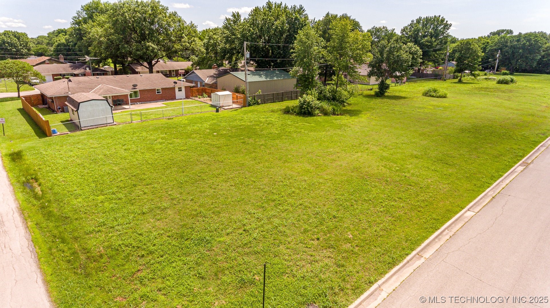 705 Sooner Place Property Photo 4