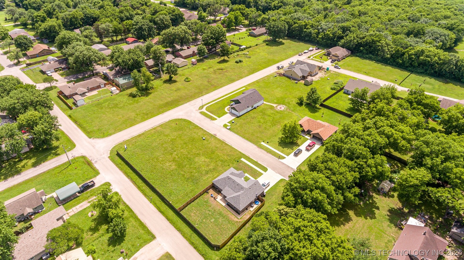 705 Sooner Place Property Photo 6