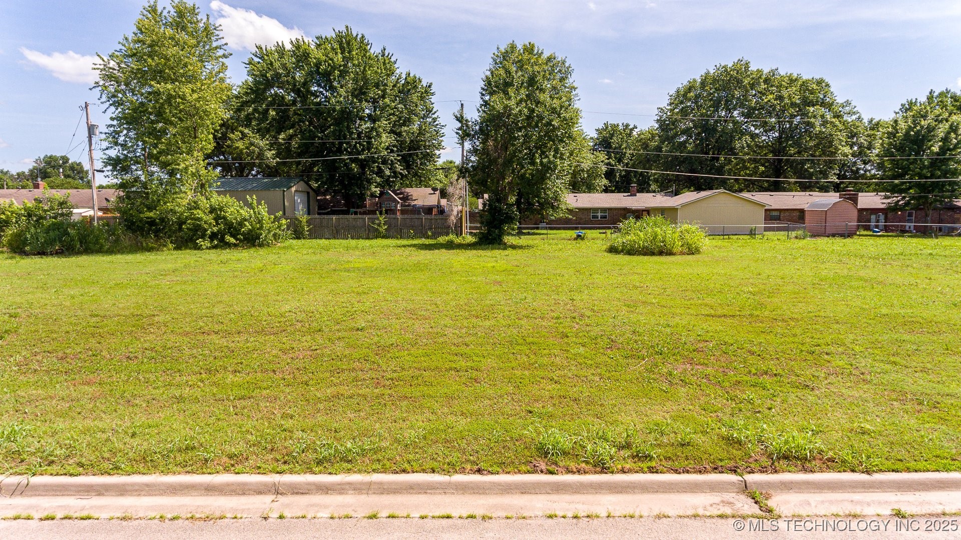 705 Sooner Place Property Photo 12