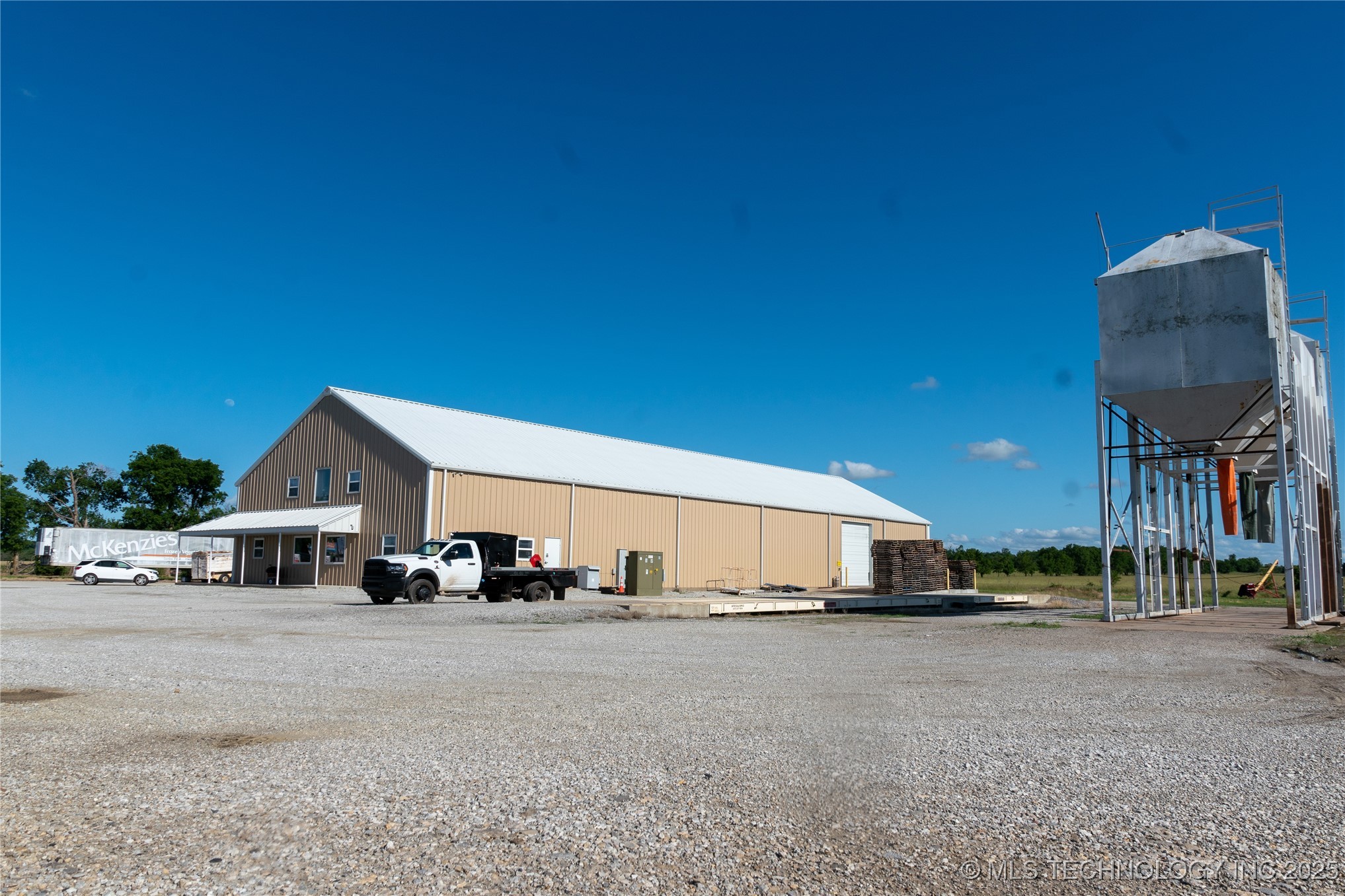 444739 E Hwy 60 Property Photo 2