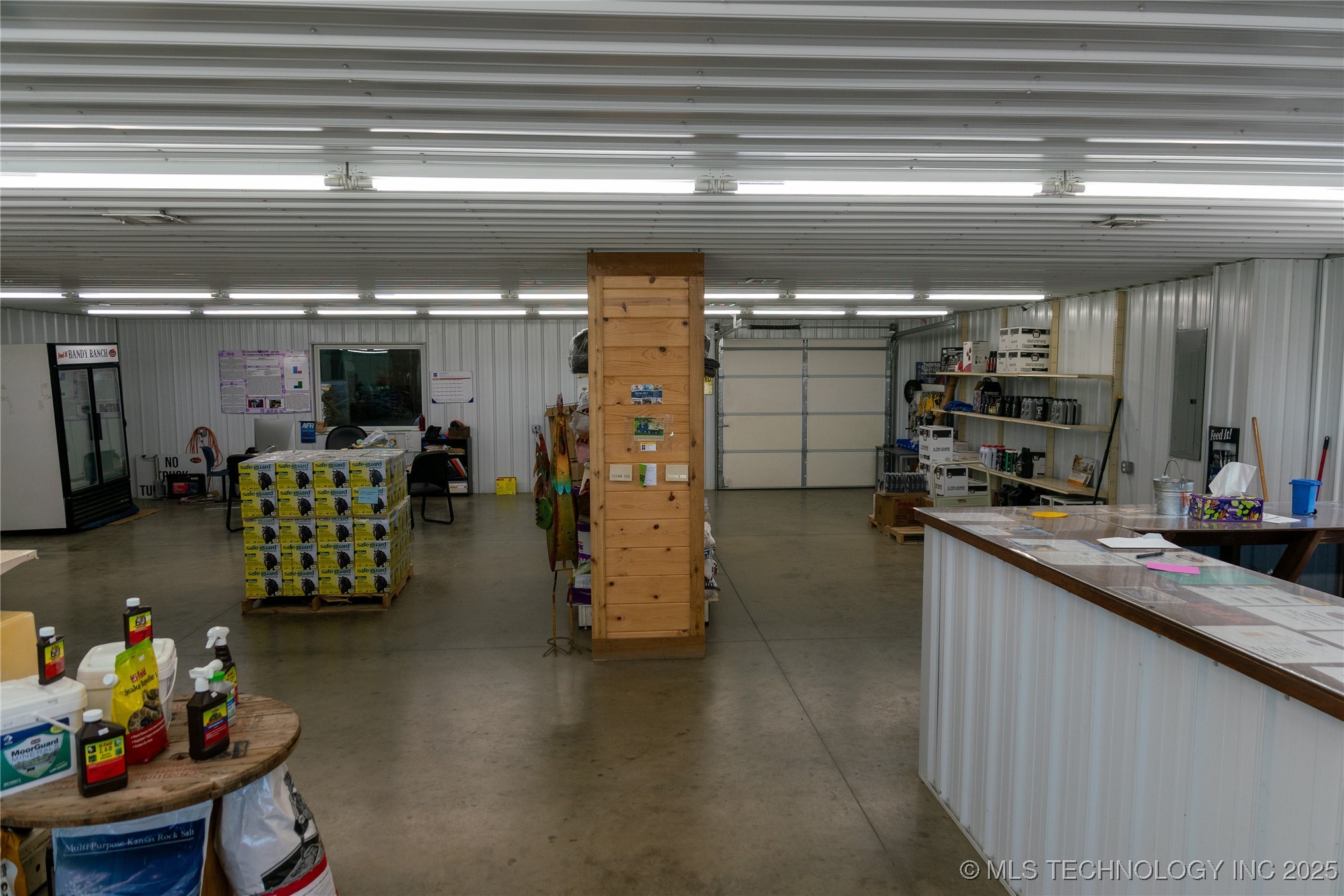 444739 E Hwy 60 Property Photo 5