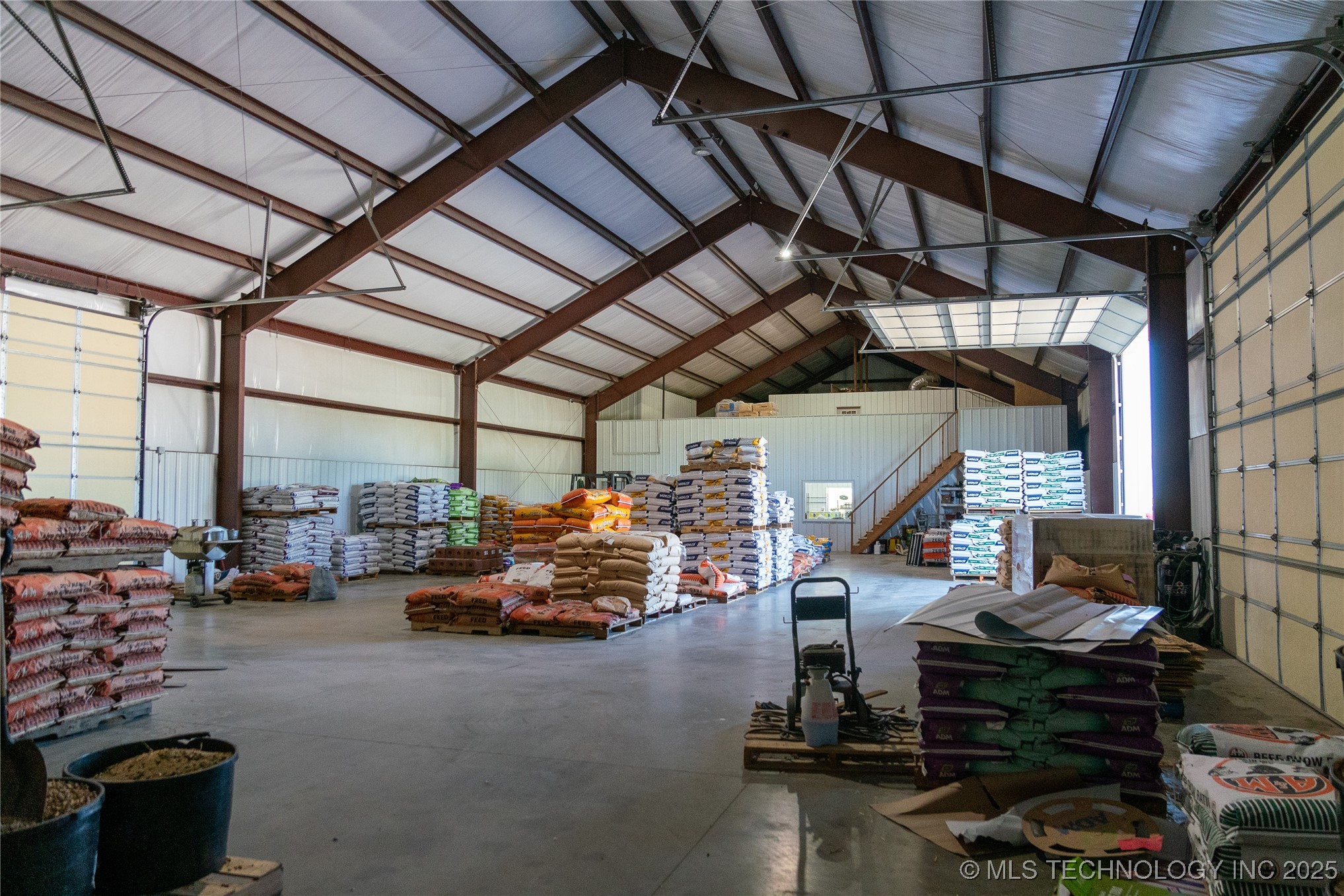 444739 E Hwy 60 Property Photo 9