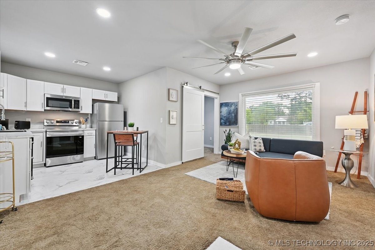 329 E Zion Place Property Photo 6