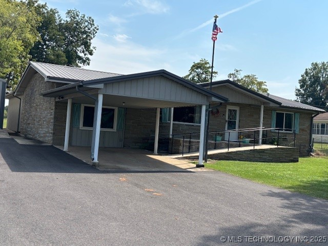 902 Ne Rushwood Drive Property Photo 3