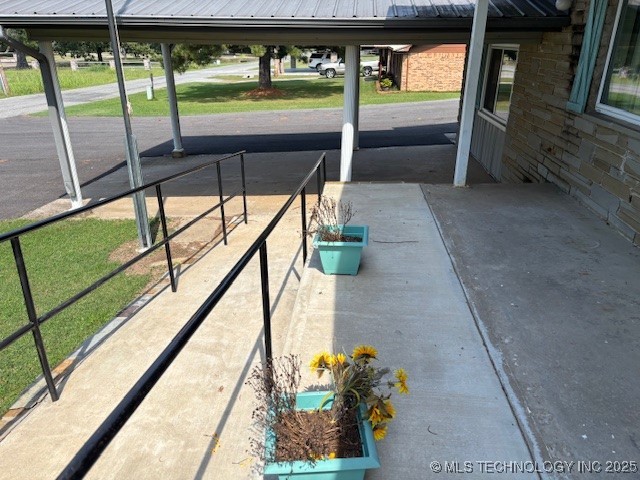 902 Ne Rushwood Drive Property Photo 34