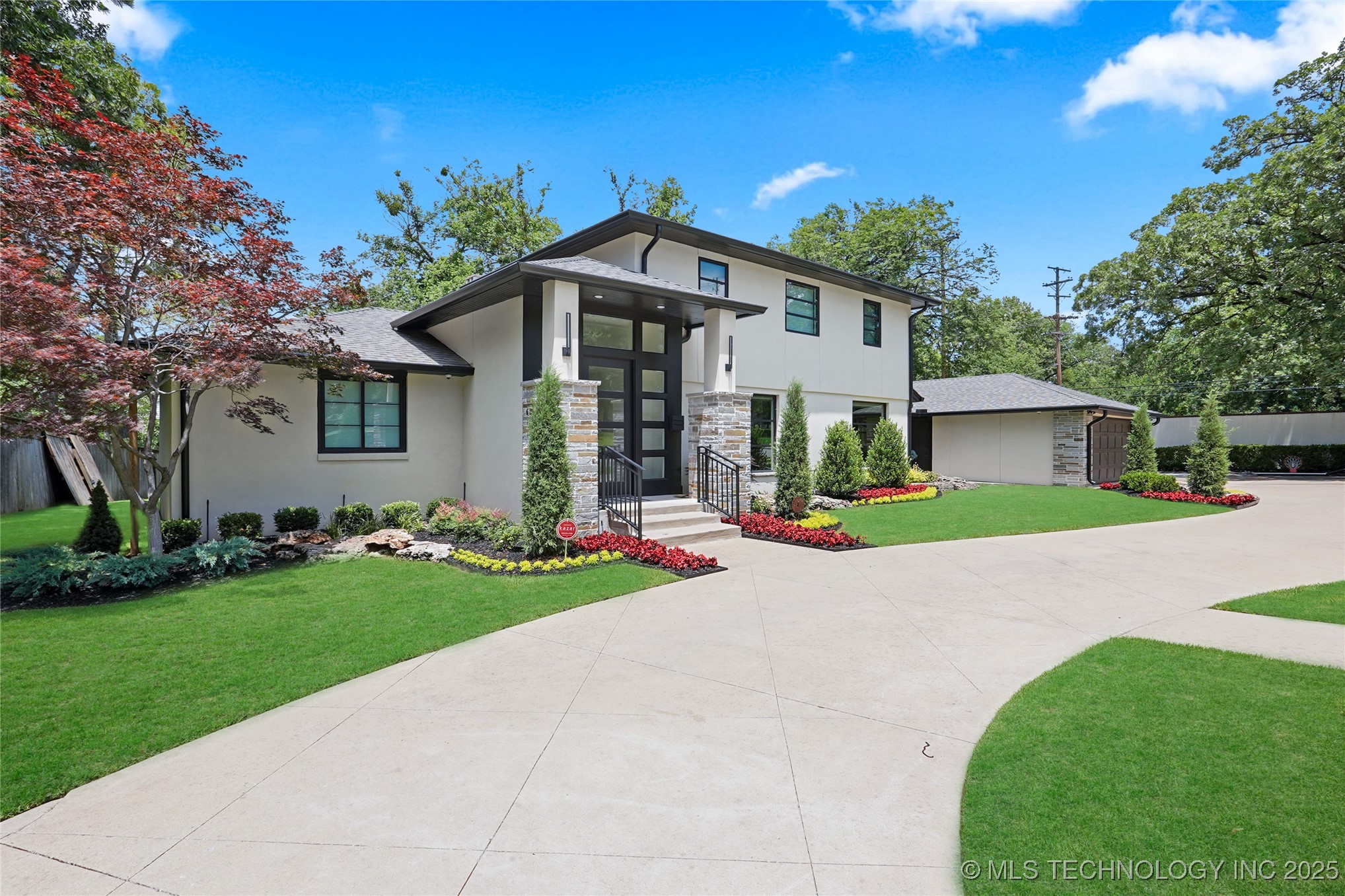 2227 E 26th Place Property Photo 3