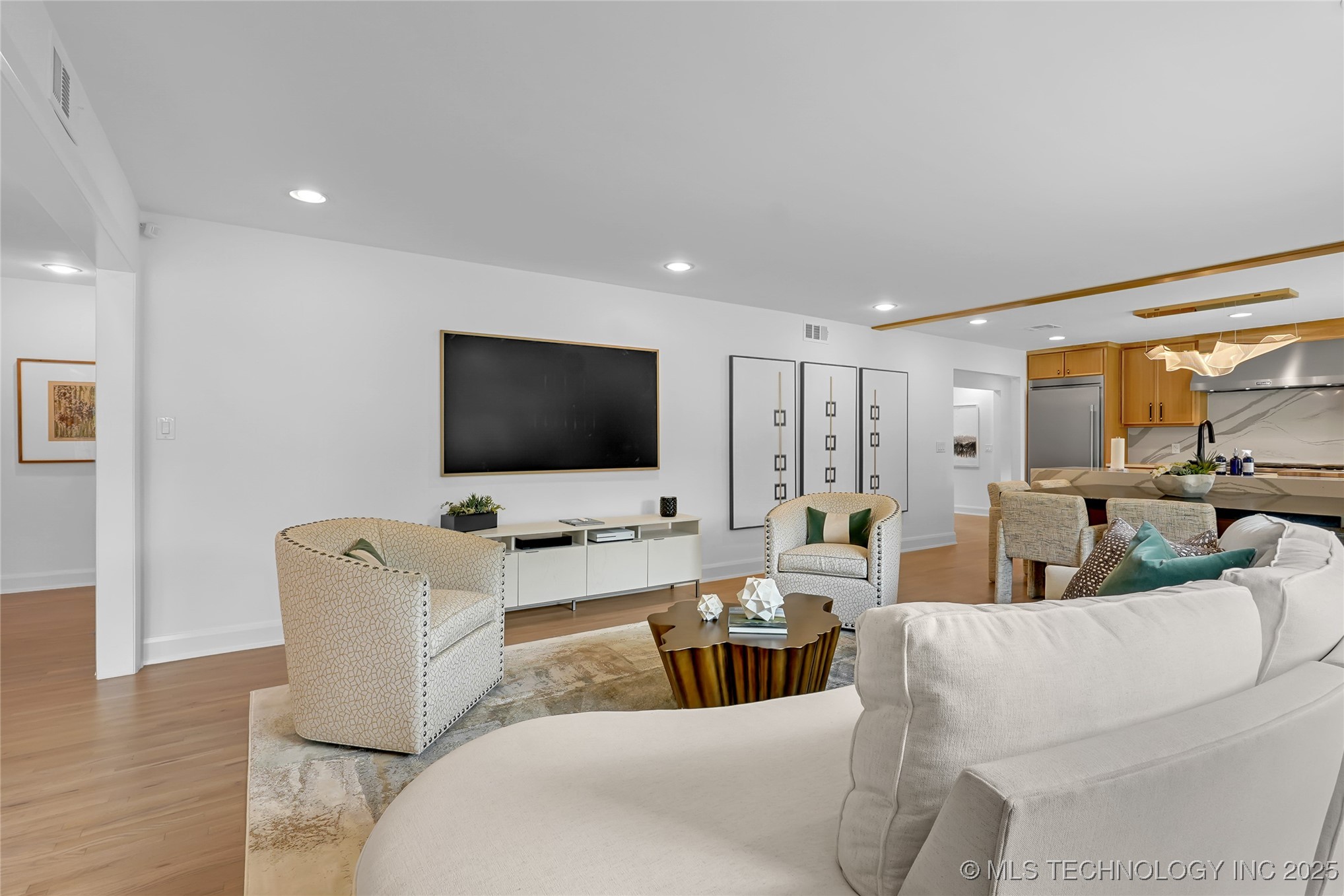 2227 E 26th Place Property Photo 6