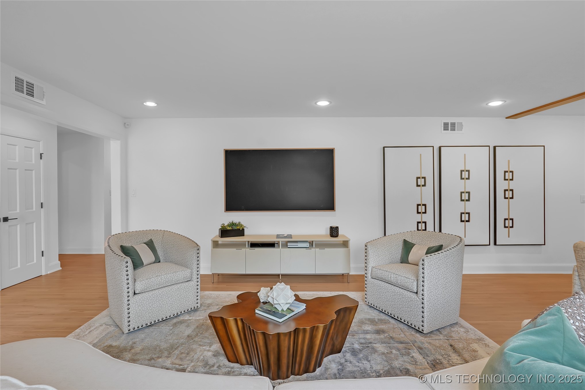 2227 E 26th Place Property Photo 7