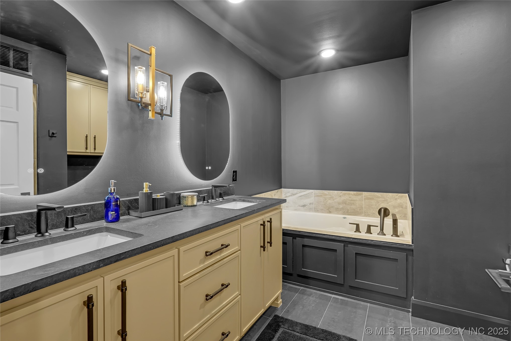 2227 E 26th Place Property Photo 34