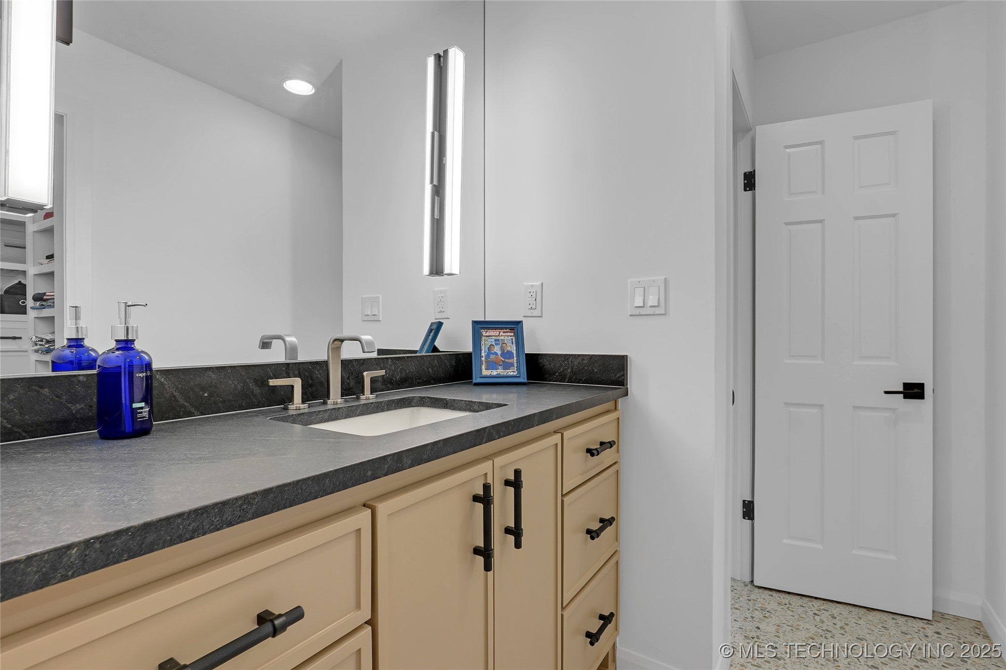 2227 E 26th Place Property Photo 38