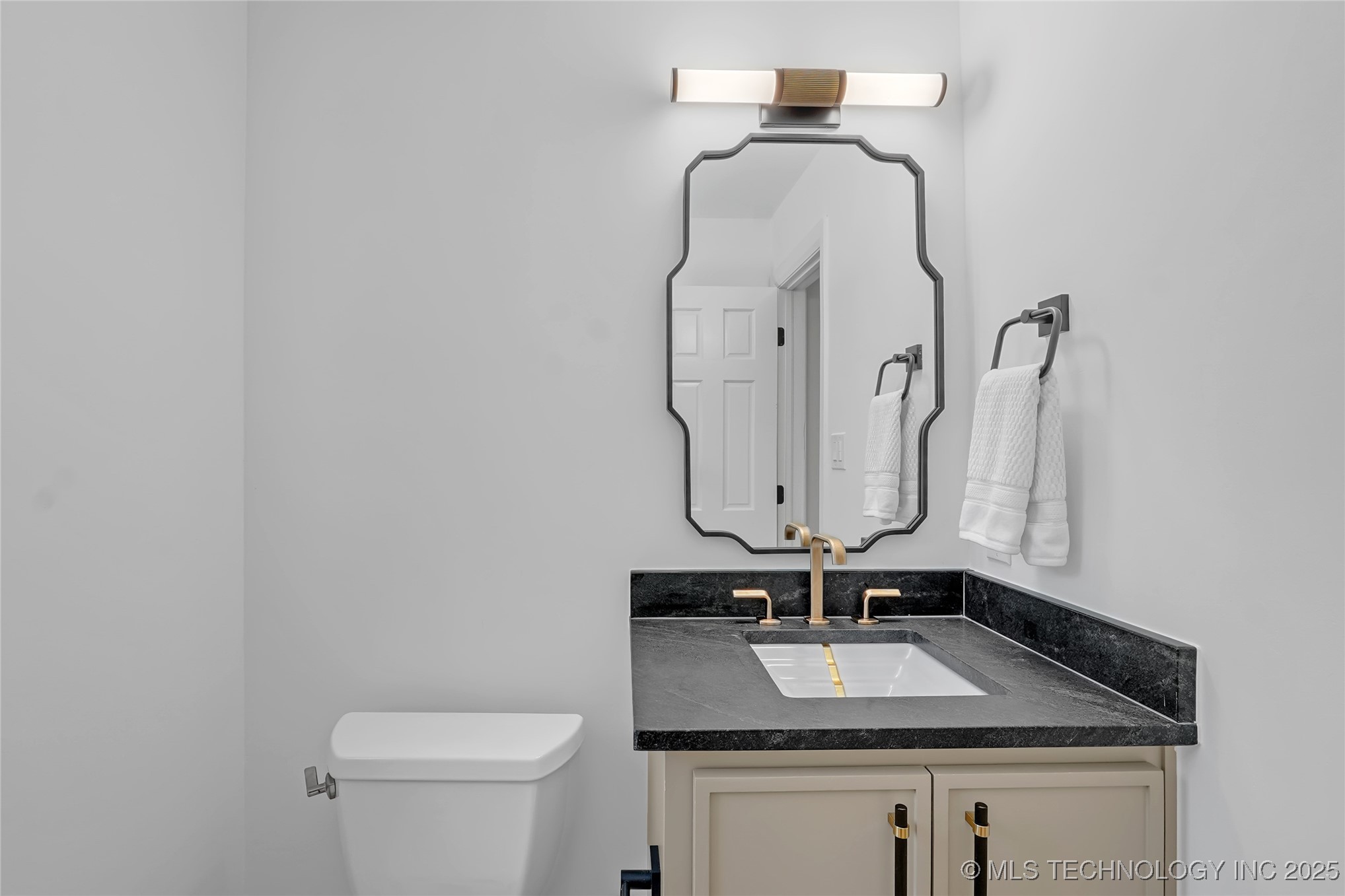 2227 E 26th Place Property Photo 43