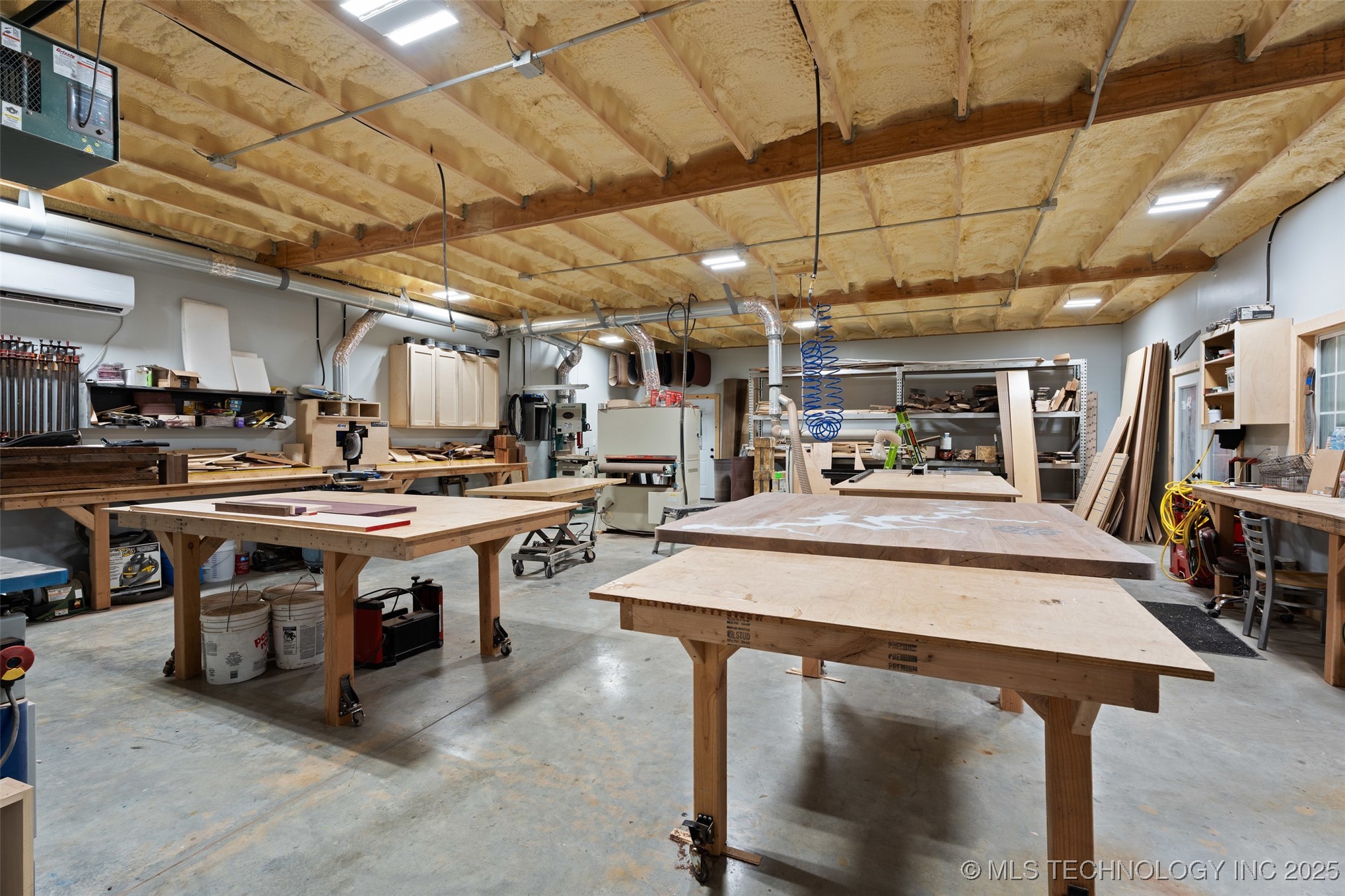 602 W 39th Street Property Photo 7