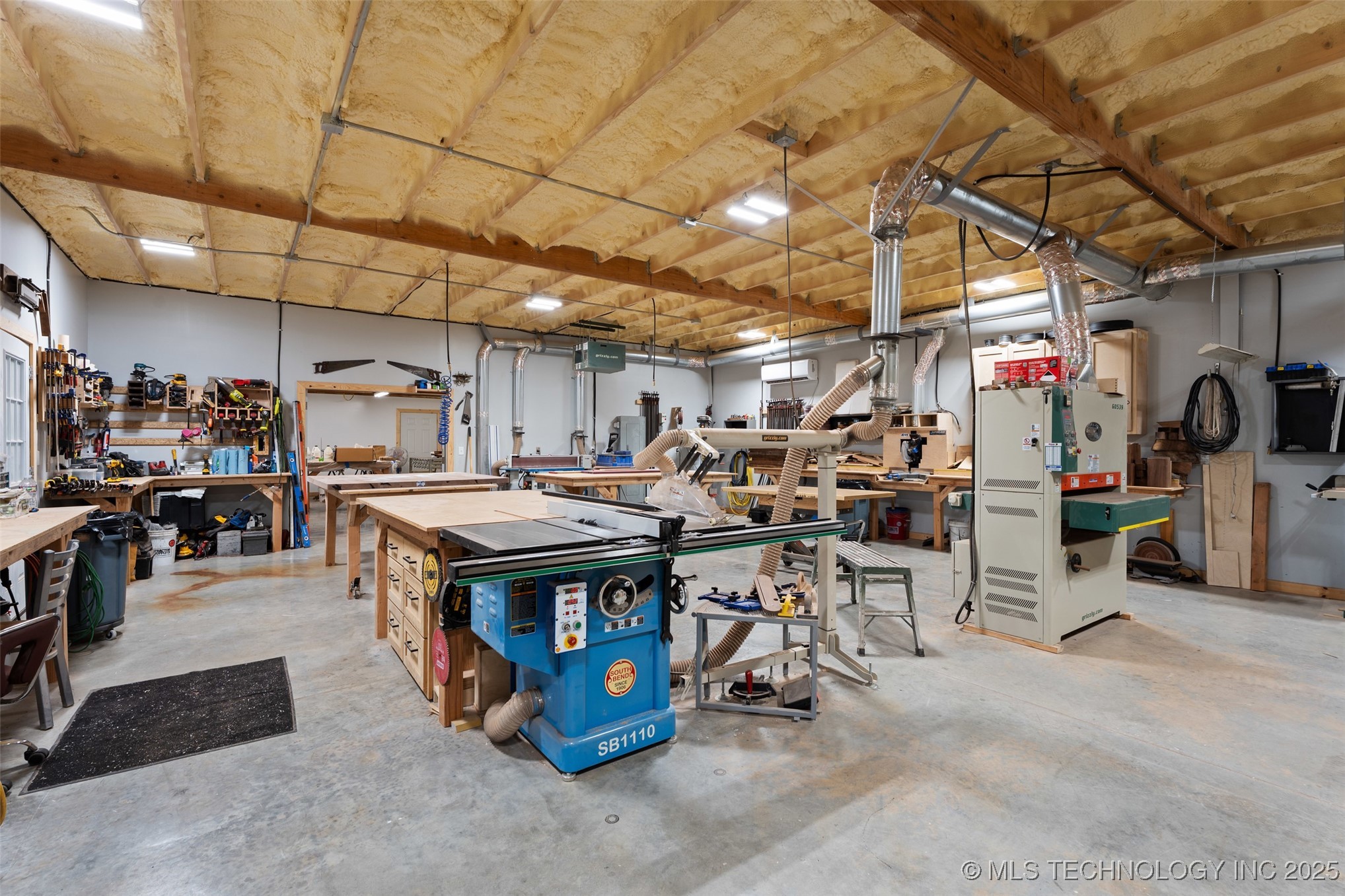 602 W 39th Street Property Photo 9