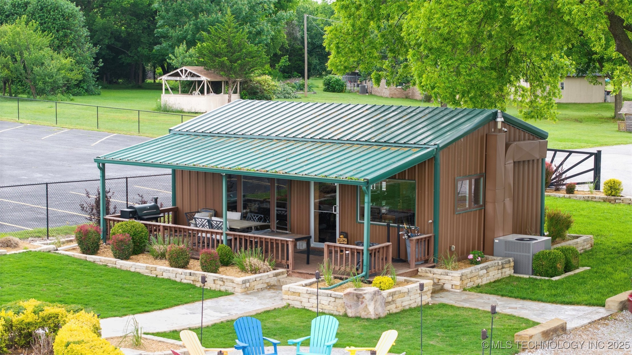 602 W 39th Street Property Photo 10