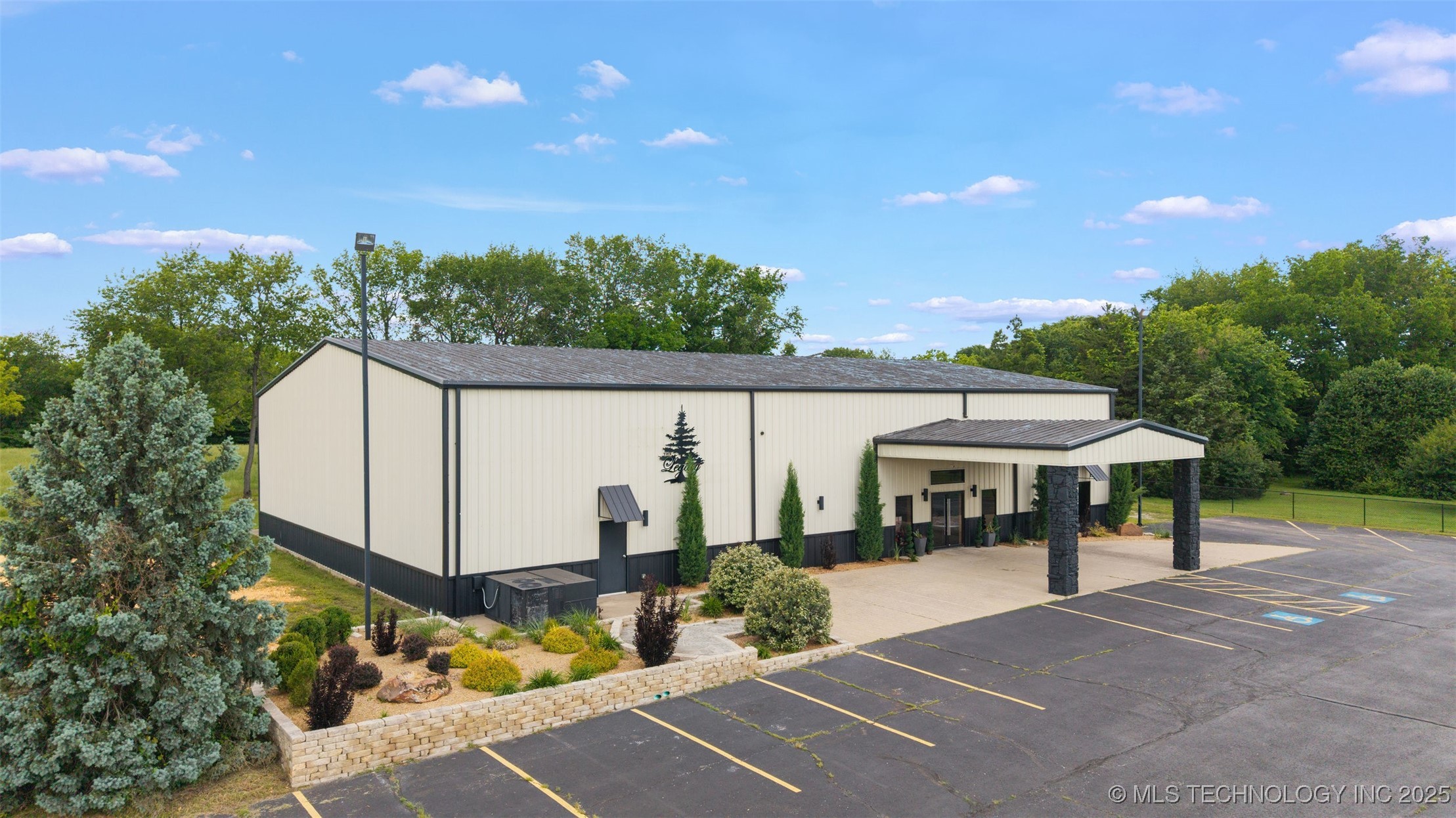 602 W 39th Street Property Photo 36