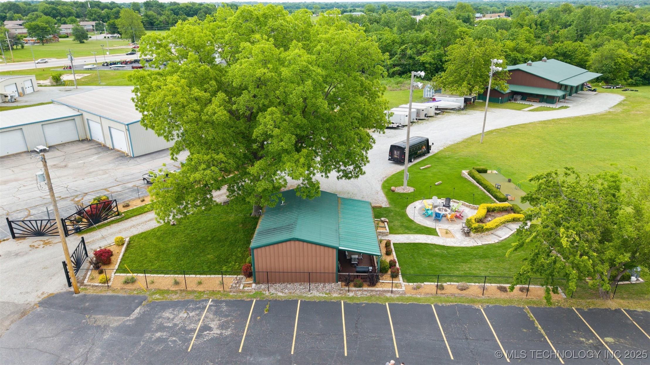 602 W 39th Street Property Photo 37