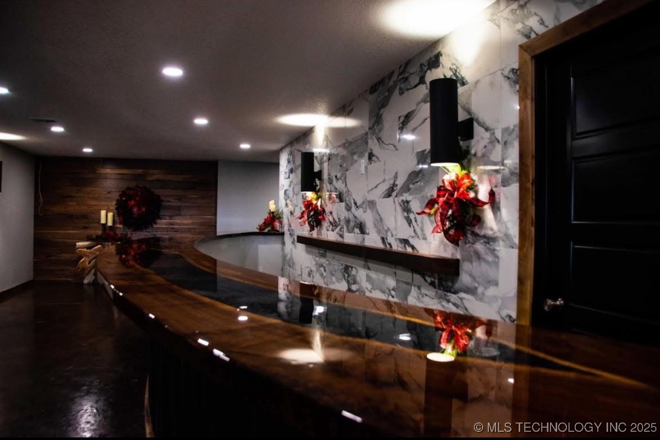 500 39th Street Property Photo 2