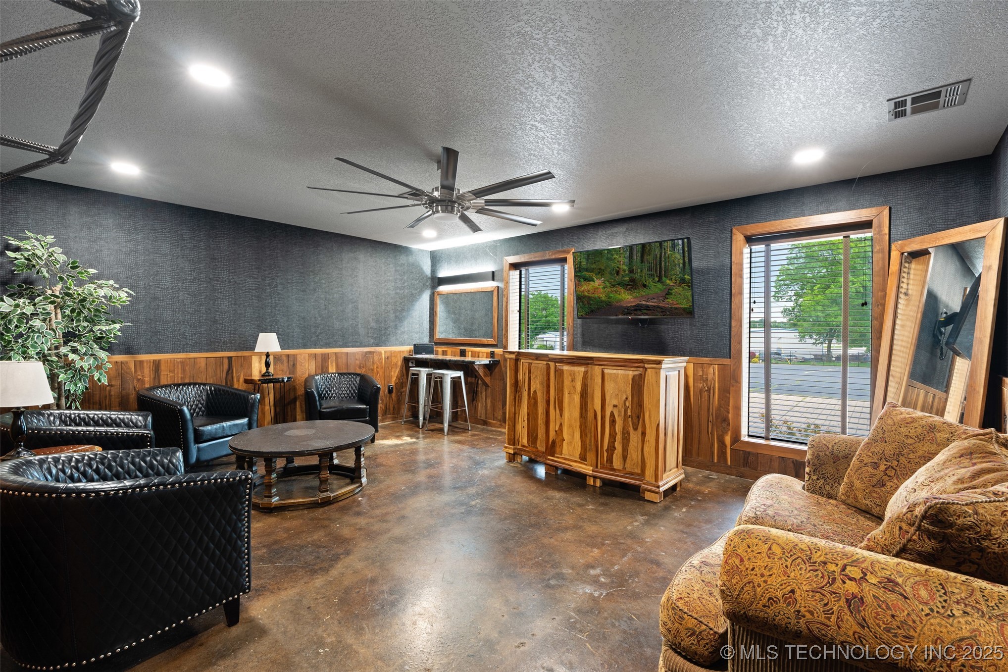 500 39th Street Property Photo 6