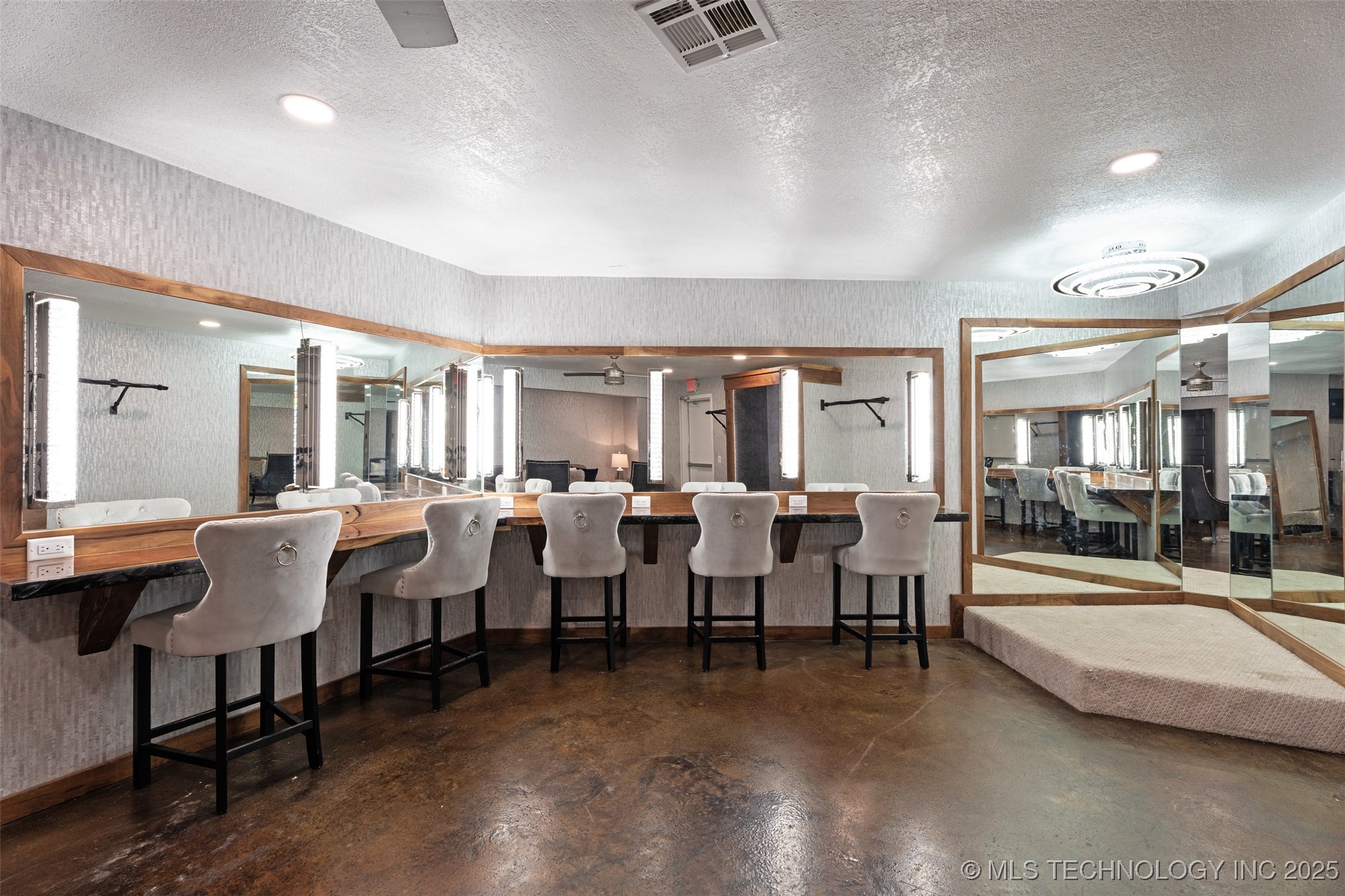 500 39th Street Property Photo 7