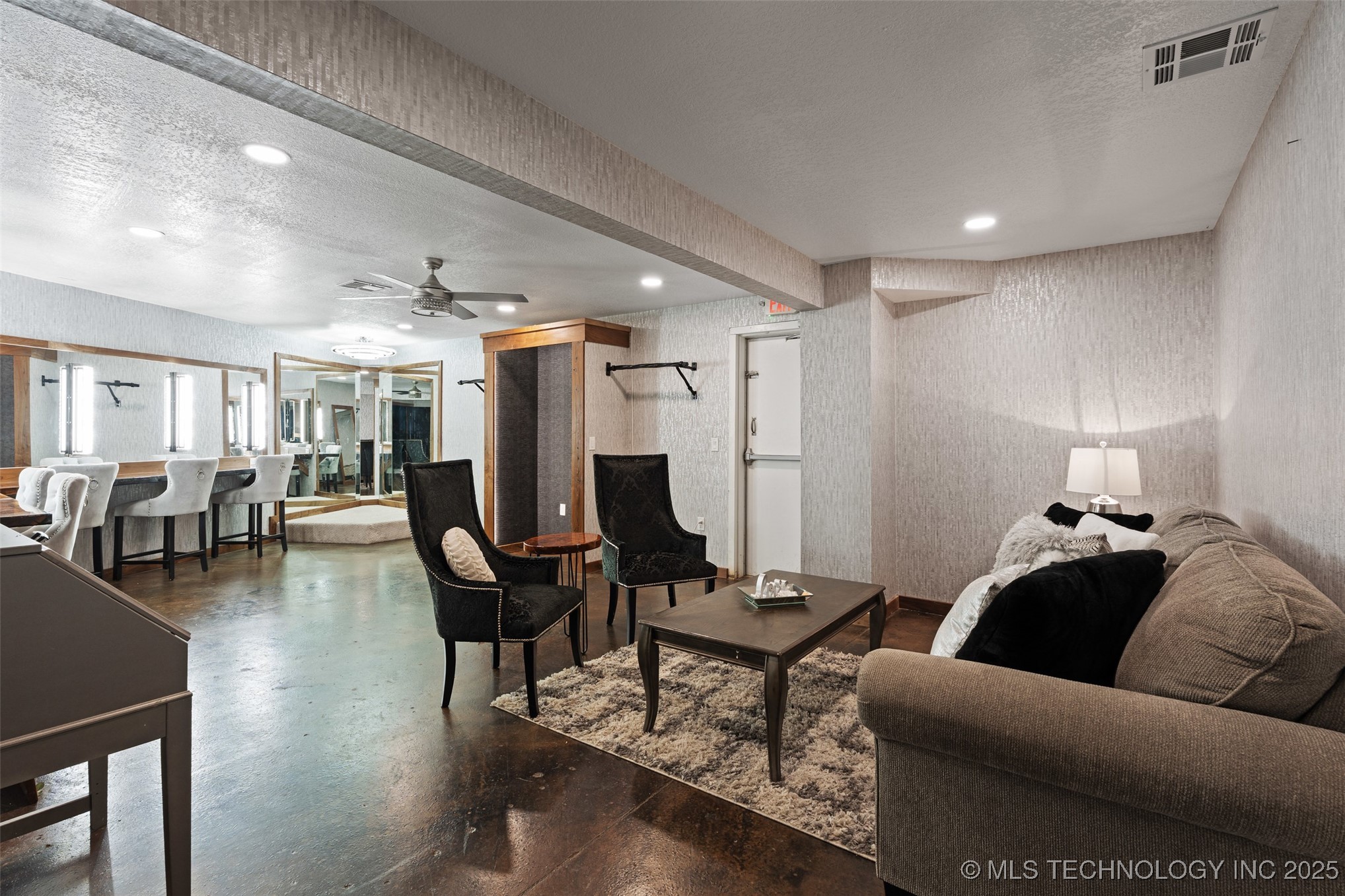 500 39th Street Property Photo 8