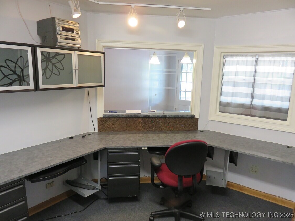 1239 W Main Street Property Photo 4