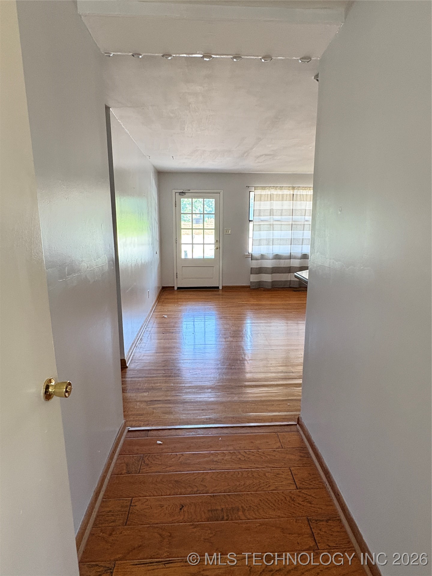 1239 W Main Street Property Photo 8