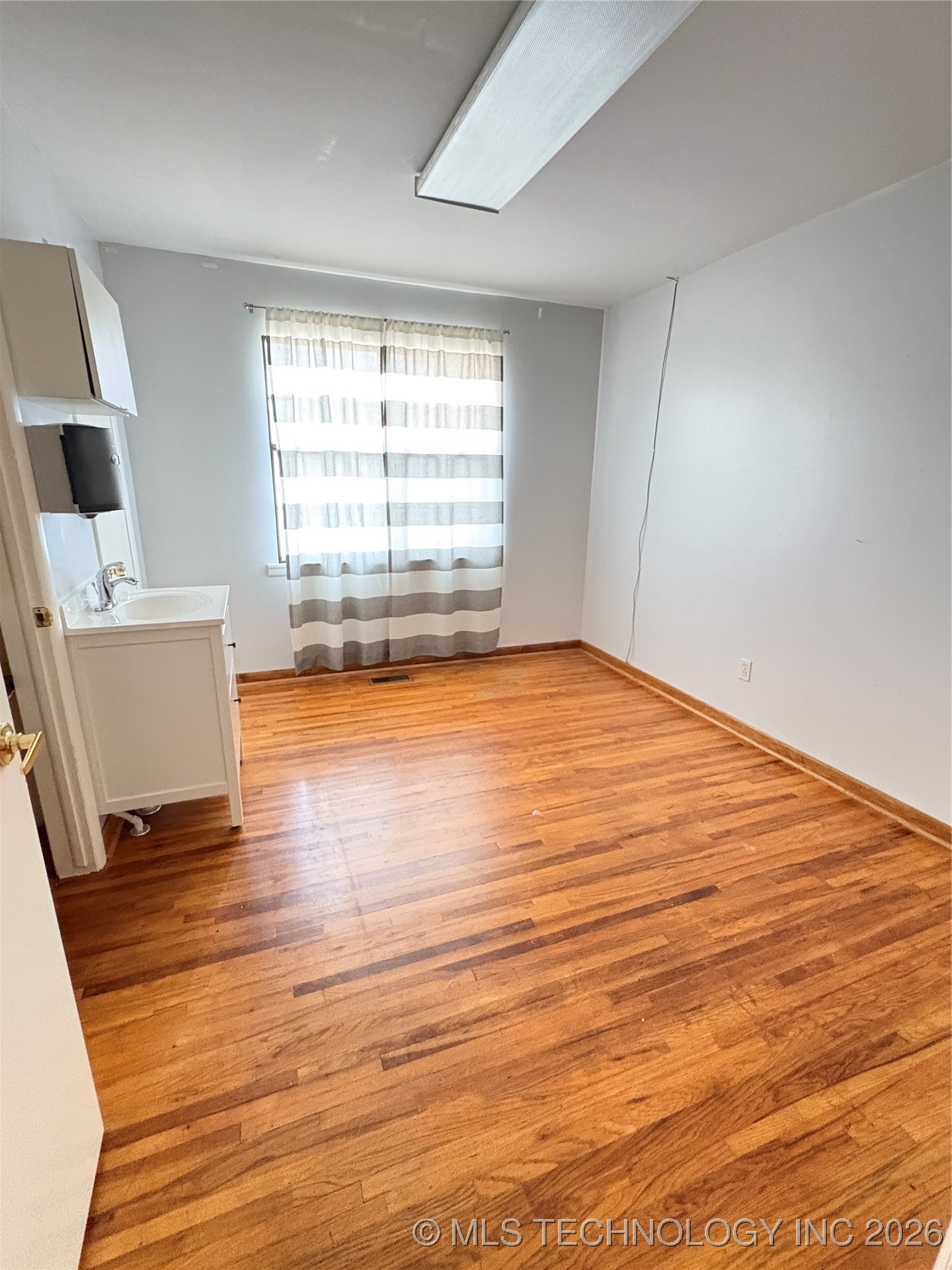 1239 W Main Street Property Photo 10