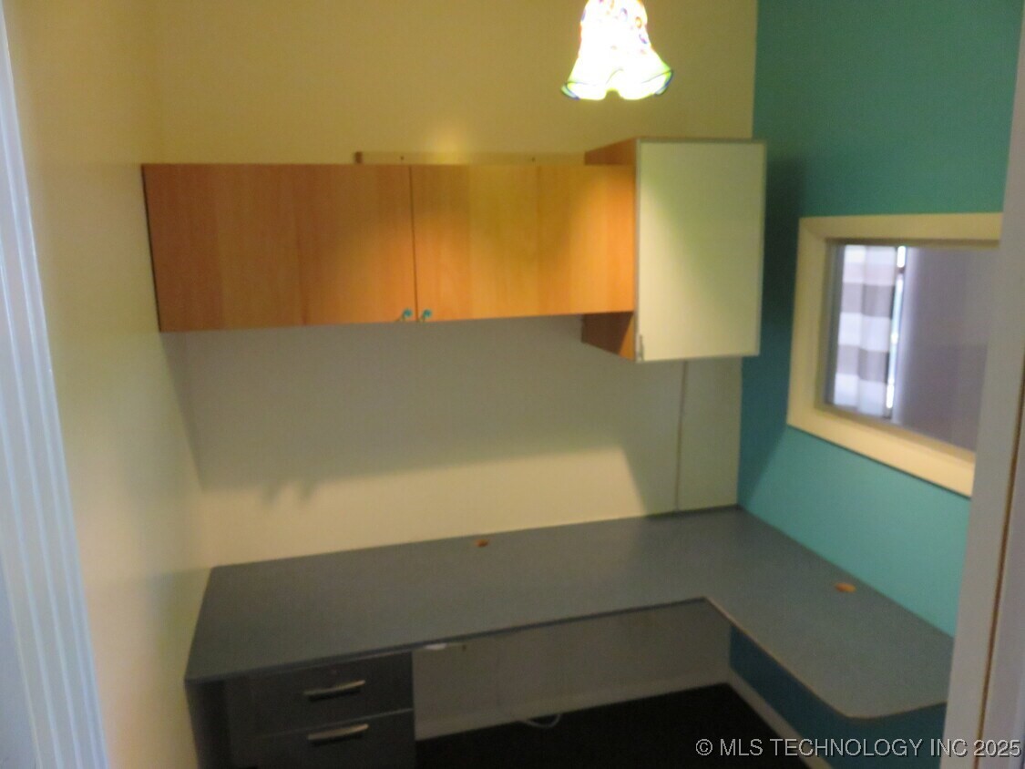 1239 W Main Street Property Photo 17