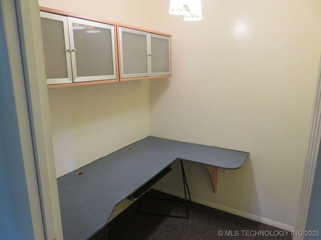 1239 W Main Street Property Photo 18