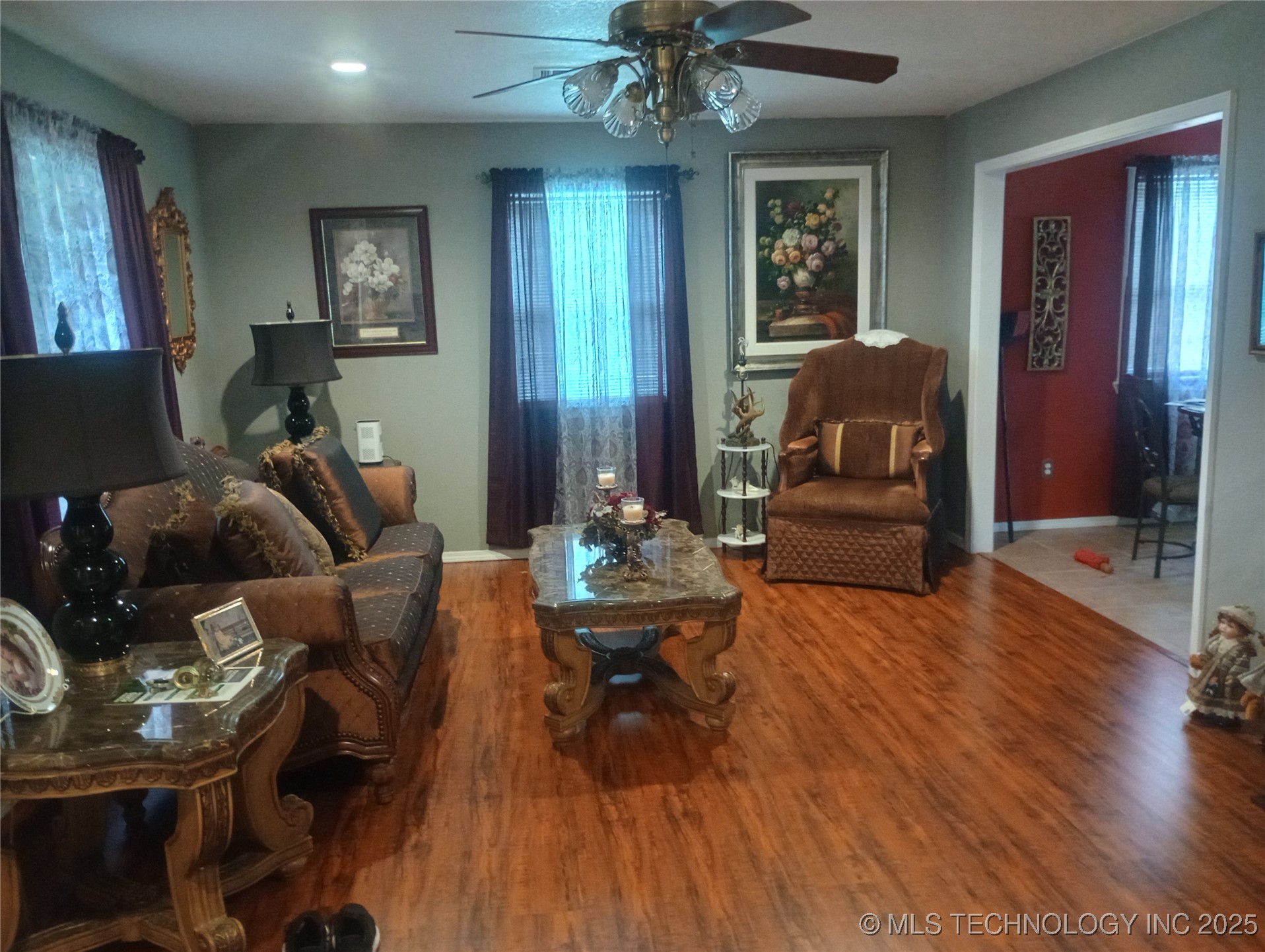 1122 Green Street Property Photo 4