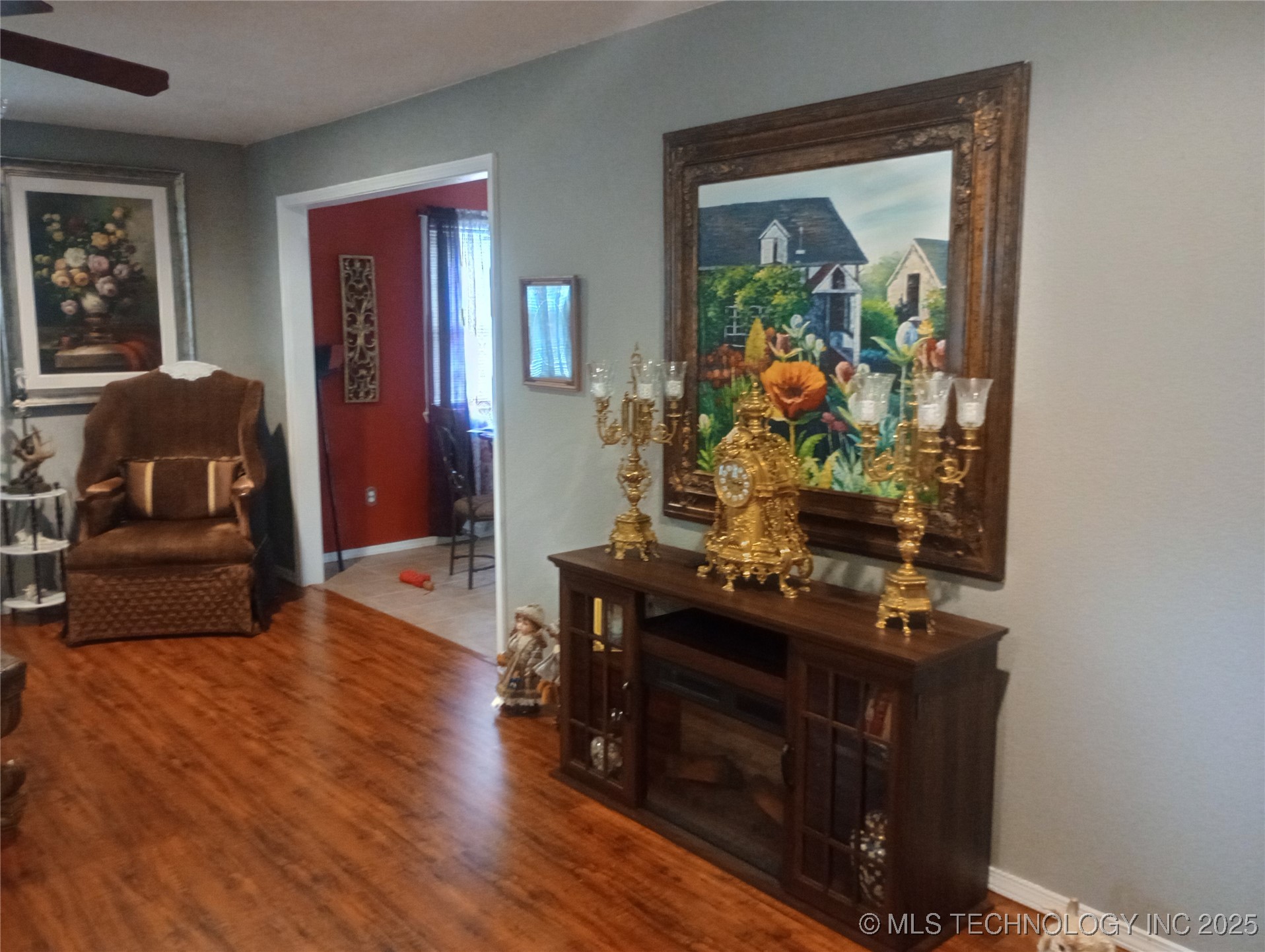 1122 Green Street Property Photo 5