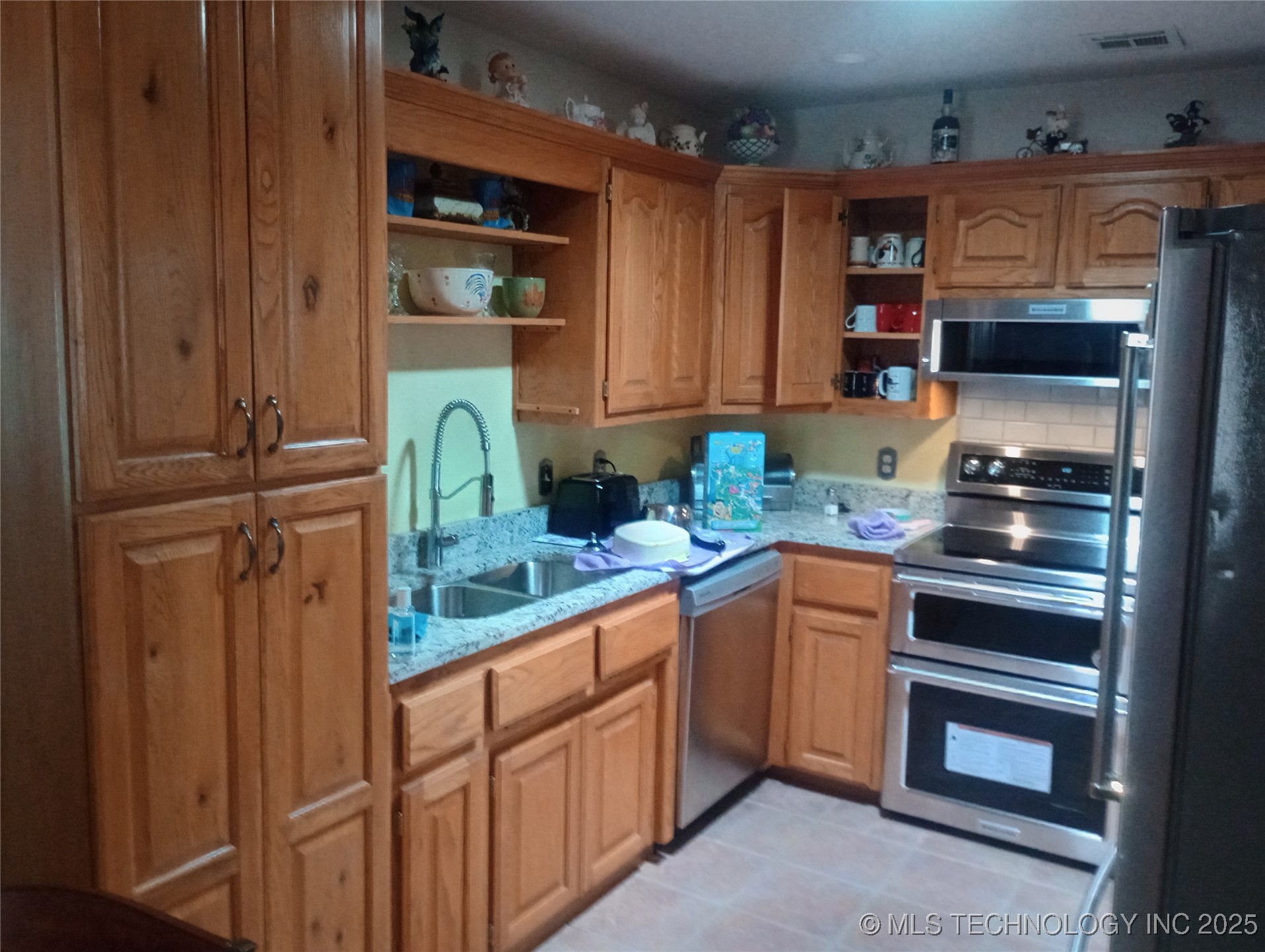 1122 Green Street Property Photo 8