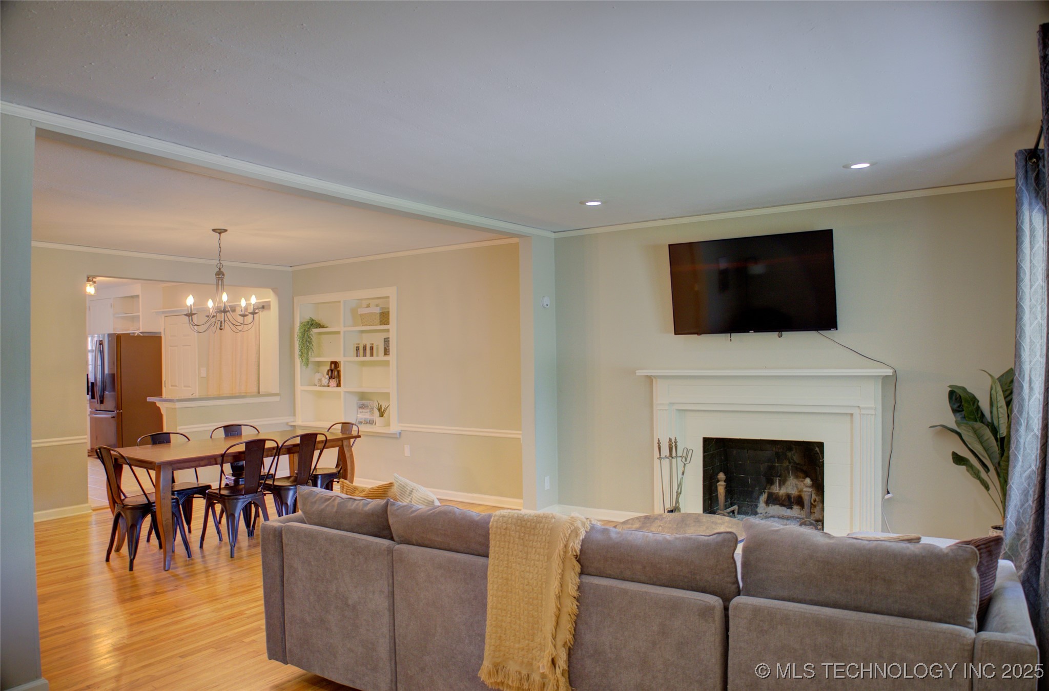 2328 S Delaware Court Property Photo 3