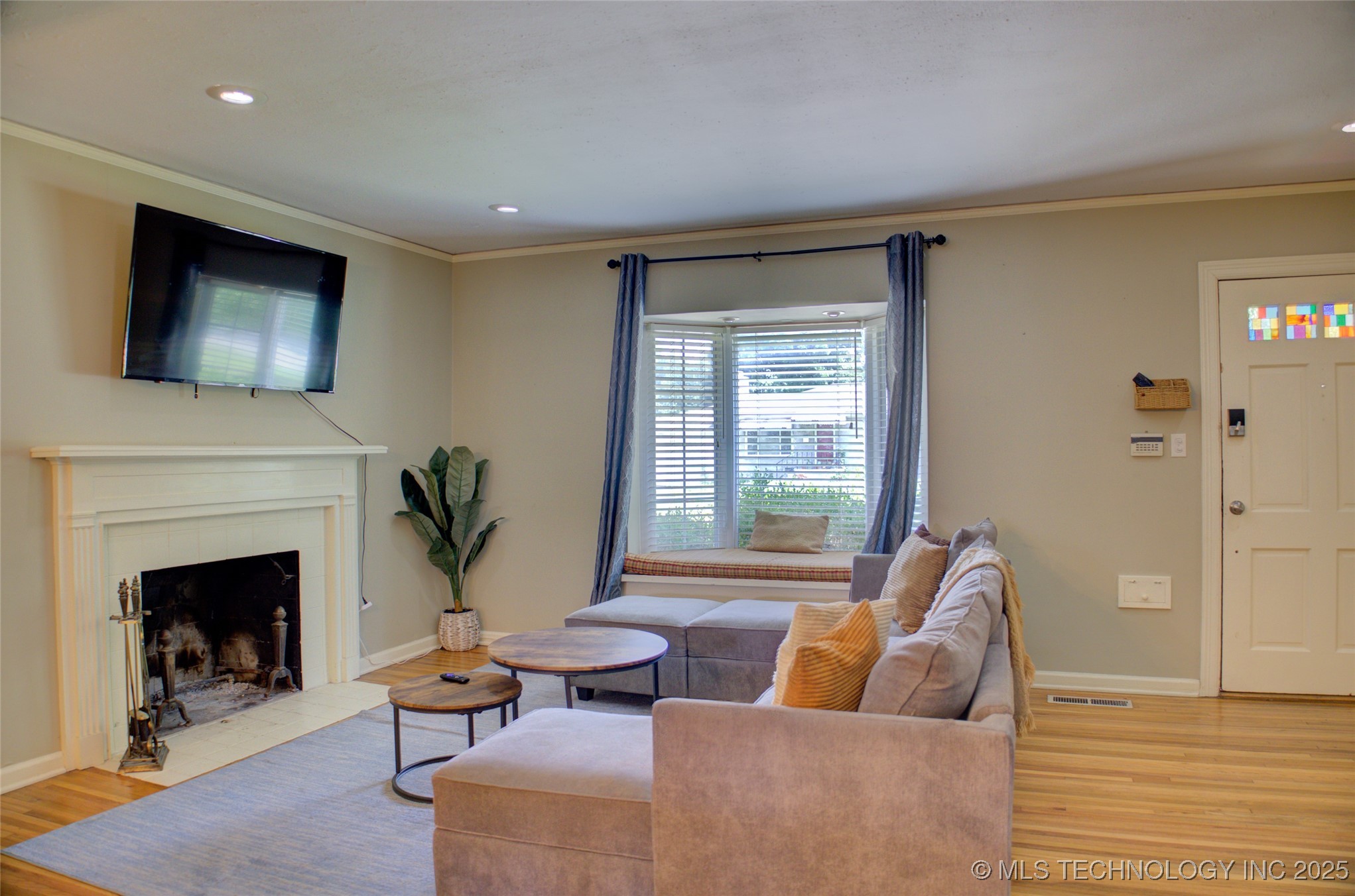 2328 S Delaware Court Property Photo 5