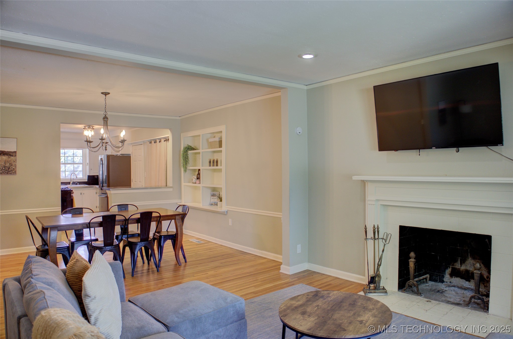 2328 S Delaware Court Property Photo 8