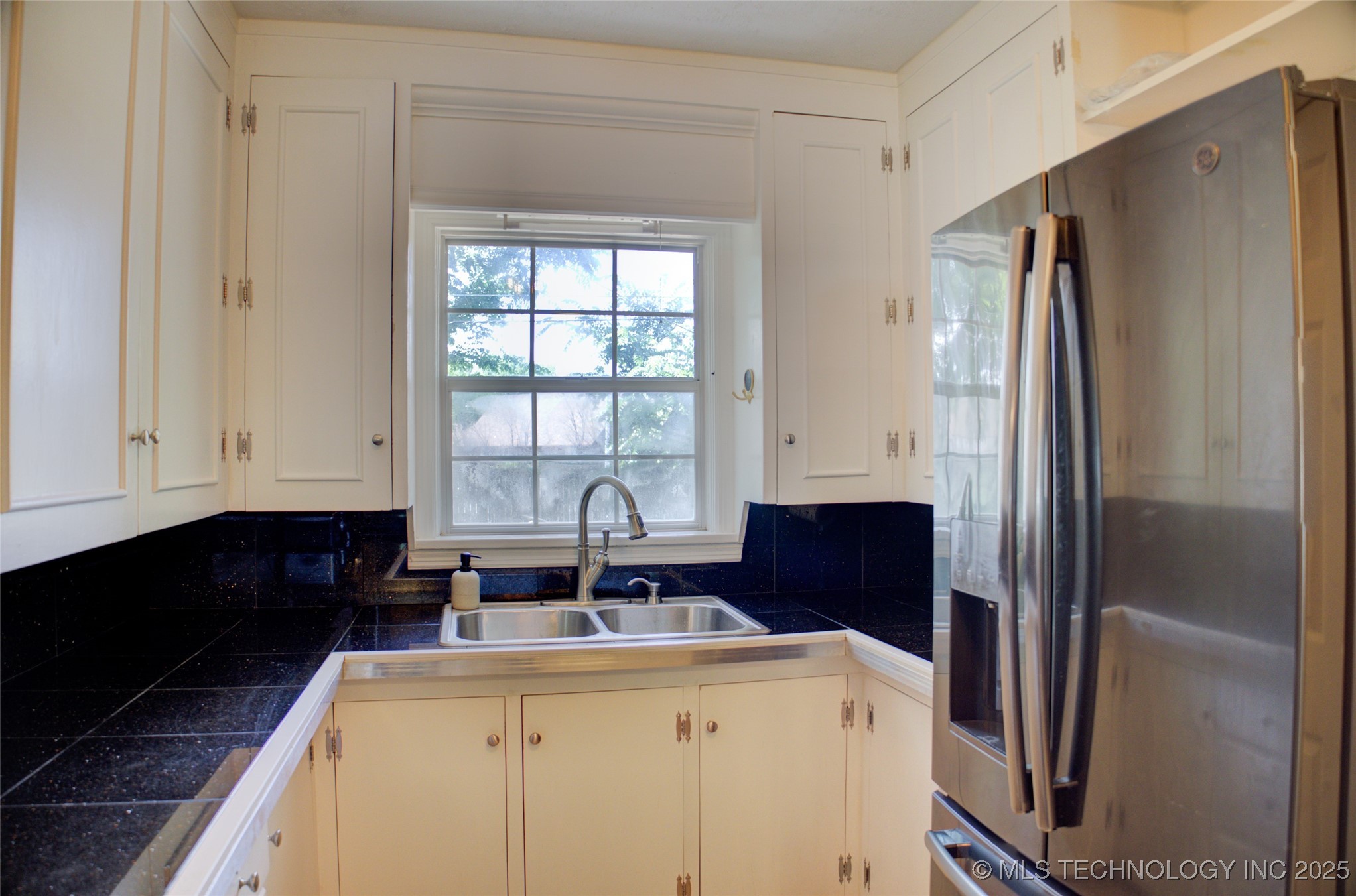 2328 S Delaware Court Property Photo 17