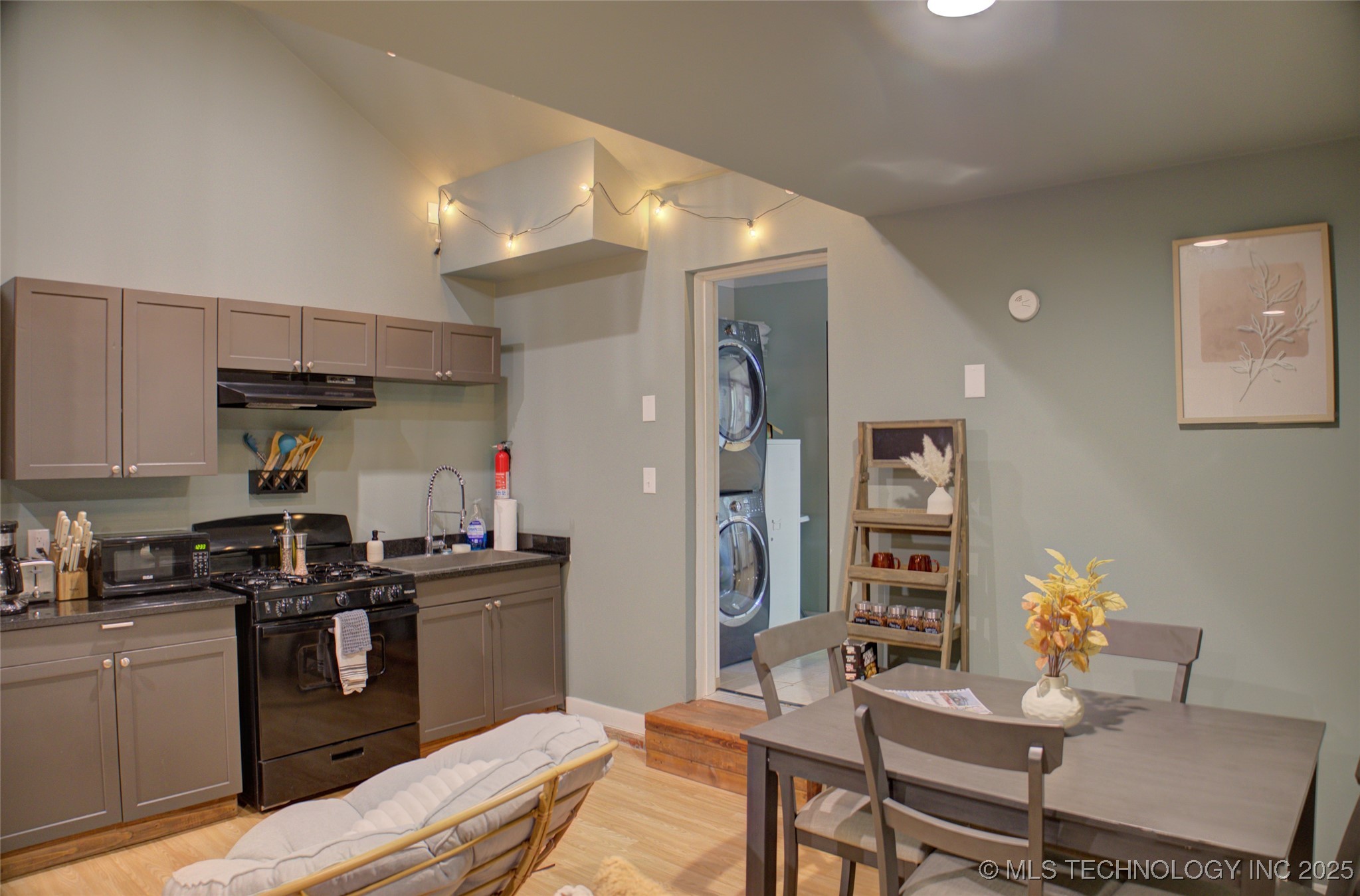 2328 S Delaware Court Property Photo 36