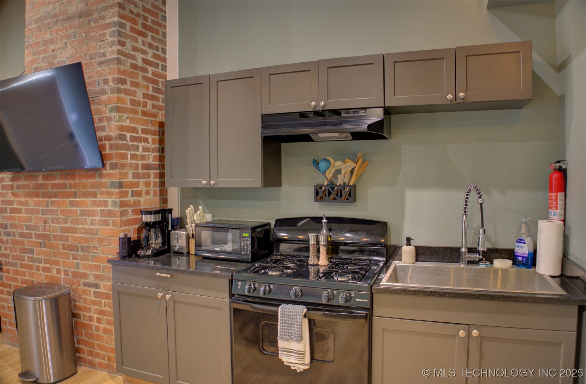 2328 S Delaware Court Property Photo 38