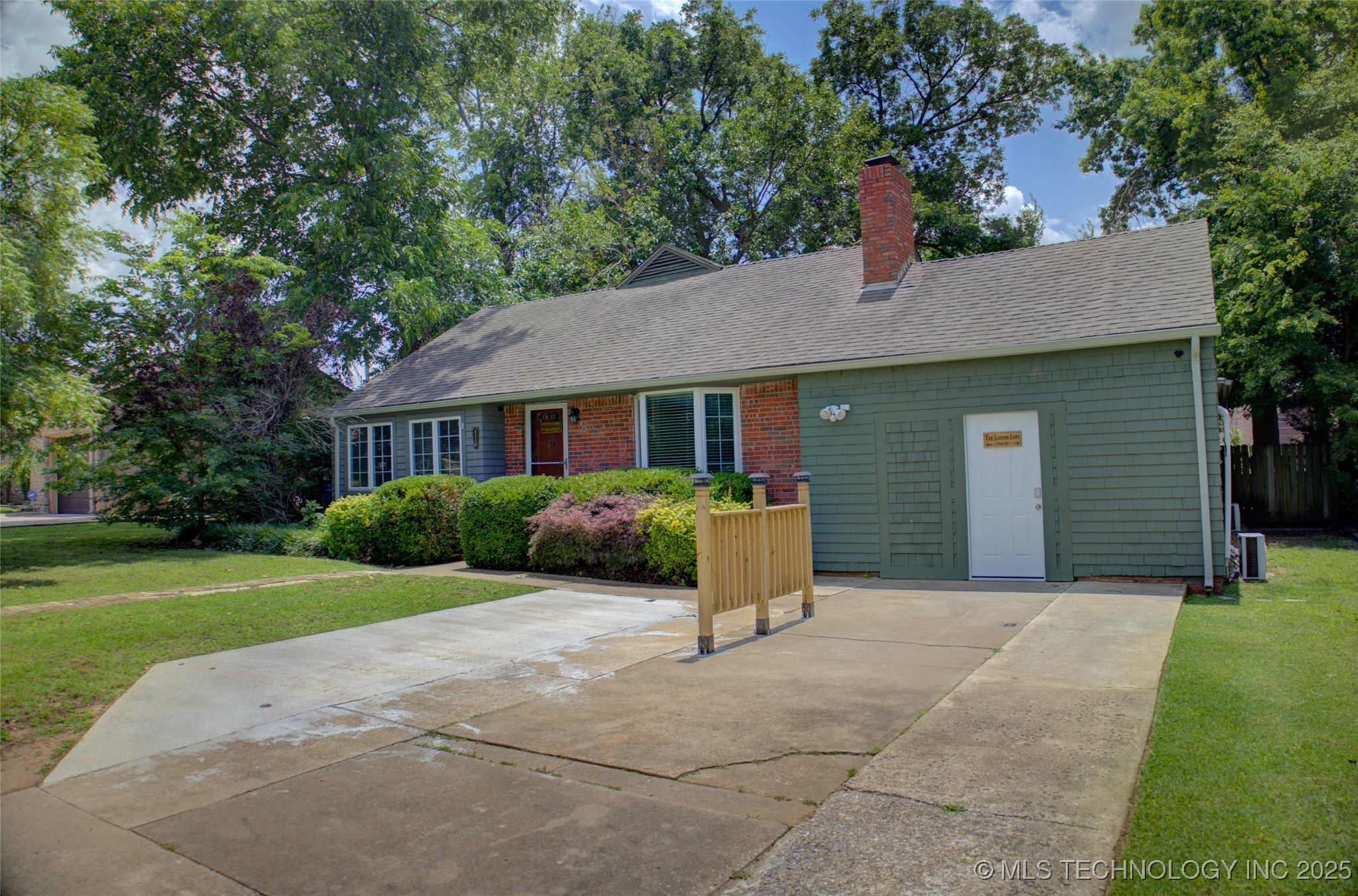 2328 S Delaware Court Property Photo 52