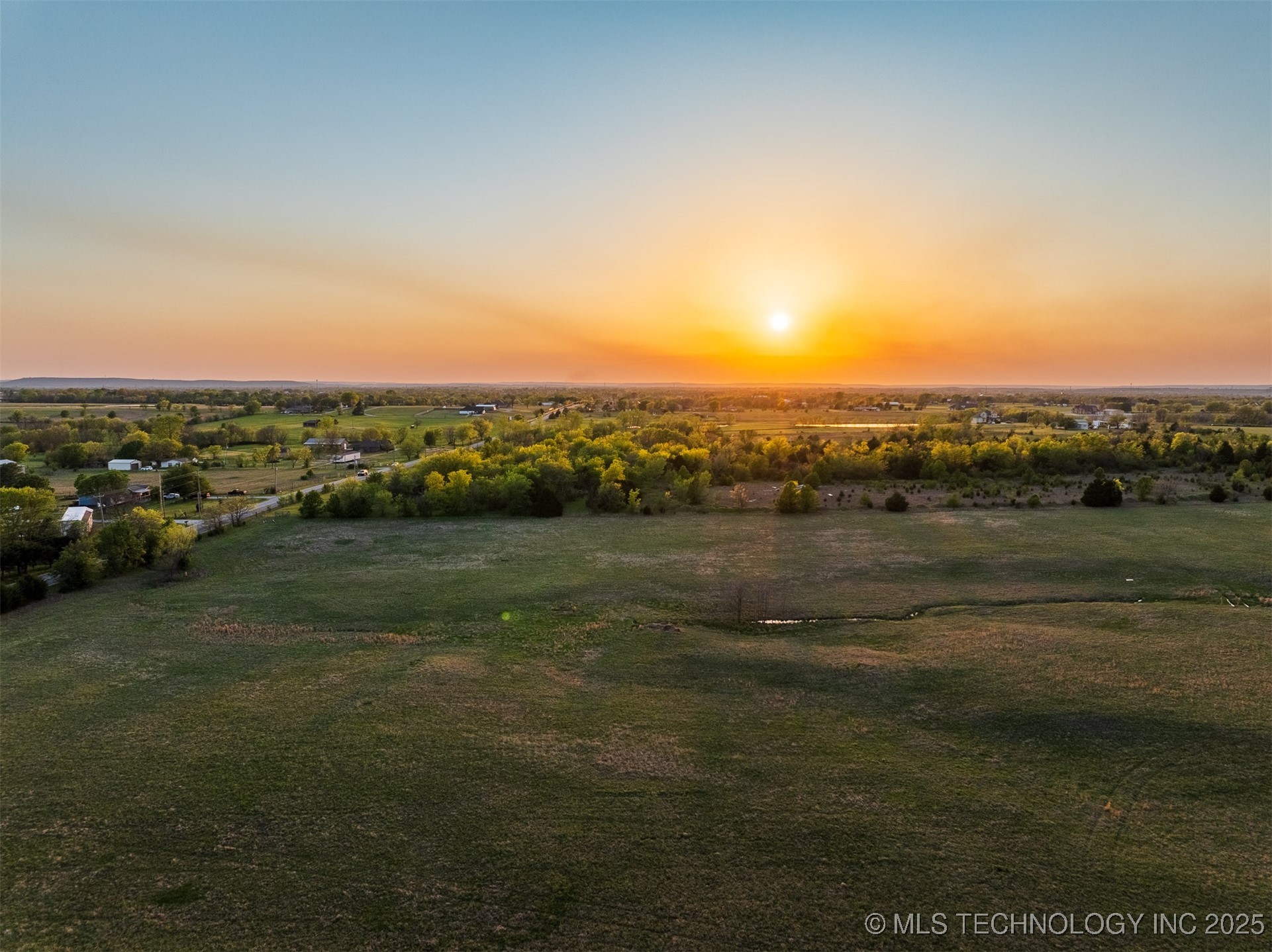 7 N Memorial Drive Property Photo 1