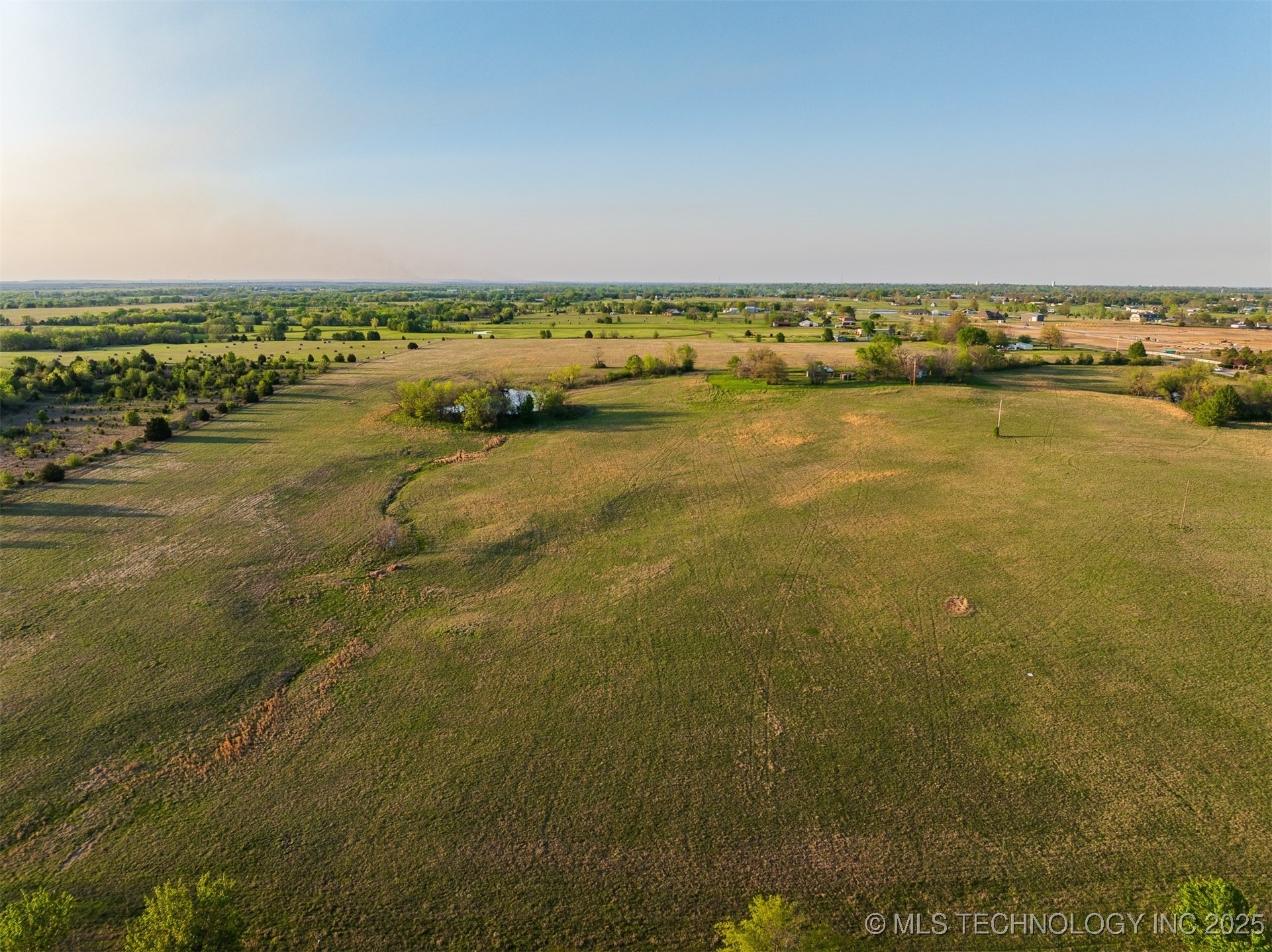 7 N Memorial Drive Property Photo 2