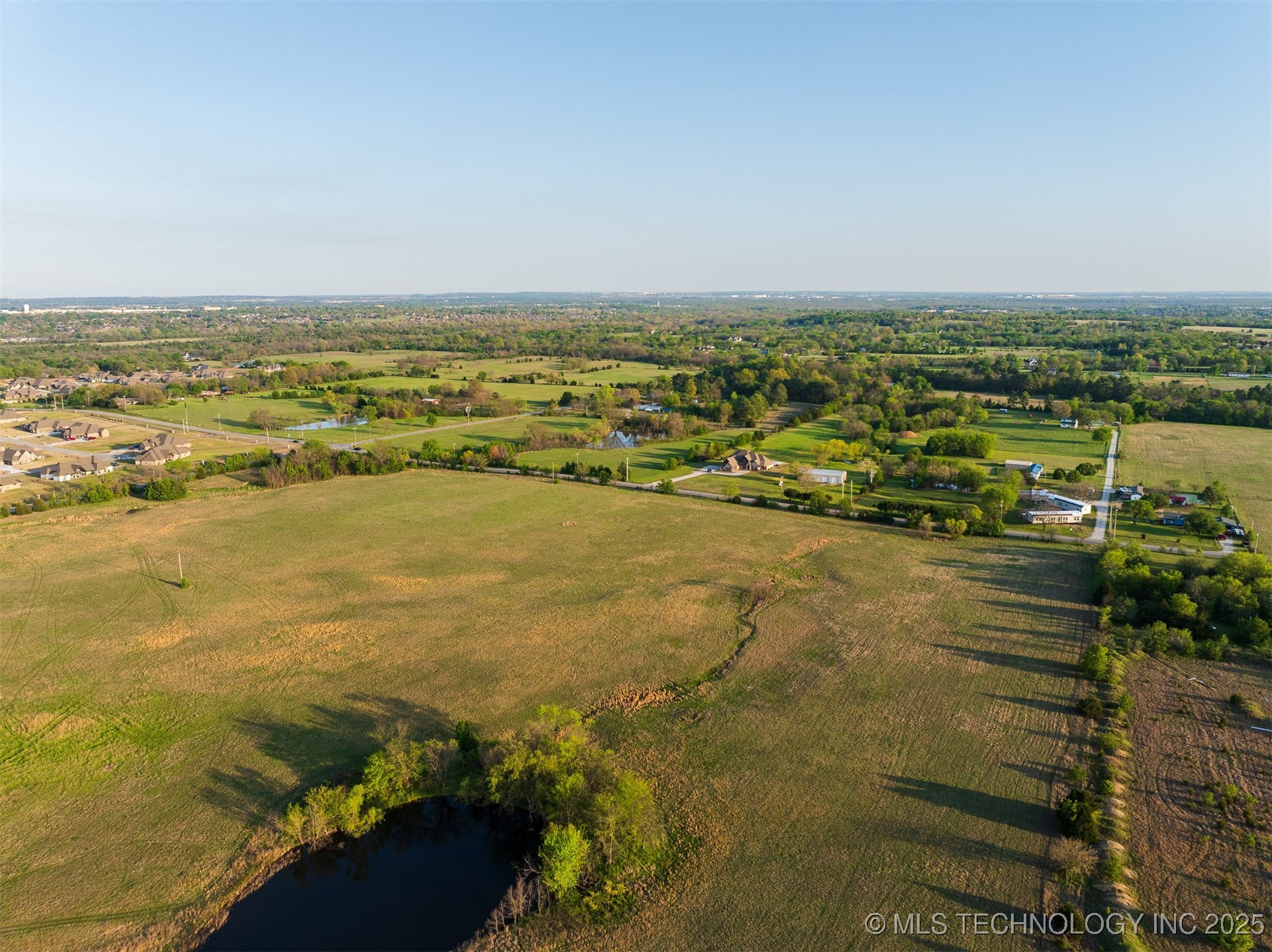 7 N Memorial Drive Property Photo 5