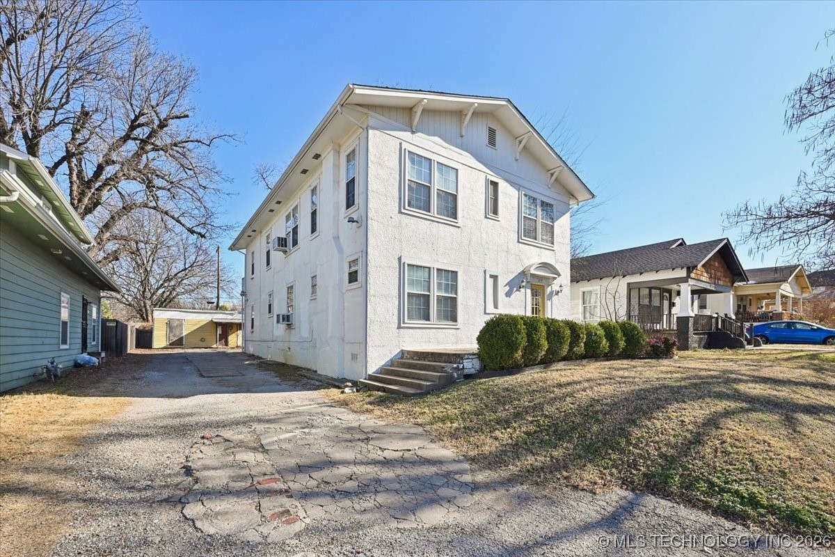 1215 S Quincy Avenue Property Photo 2