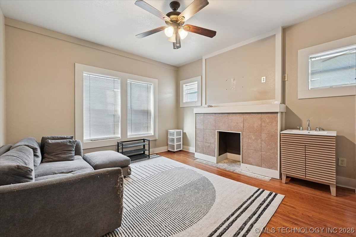 1215 S Quincy Avenue Property Photo 7