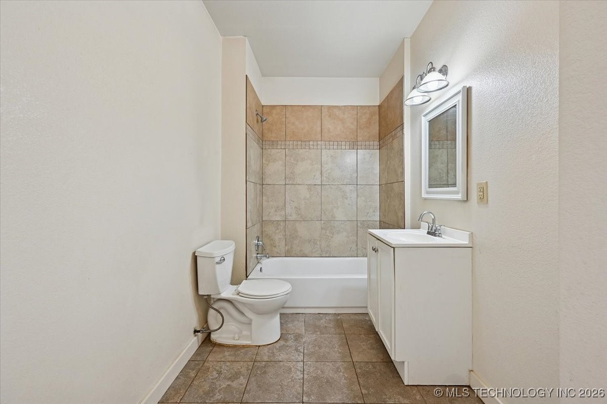 1215 S Quincy Avenue Property Photo 24