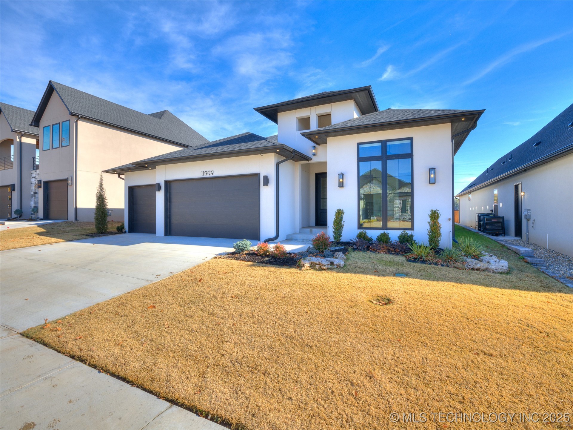 11909 S Vandalia Avenue Property Photo 2