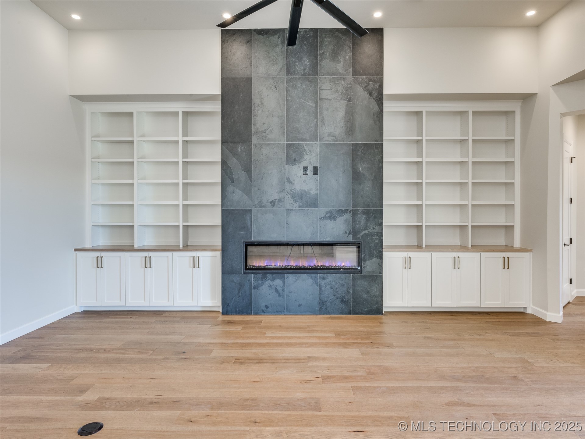 11909 S Vandalia Avenue Property Photo 18