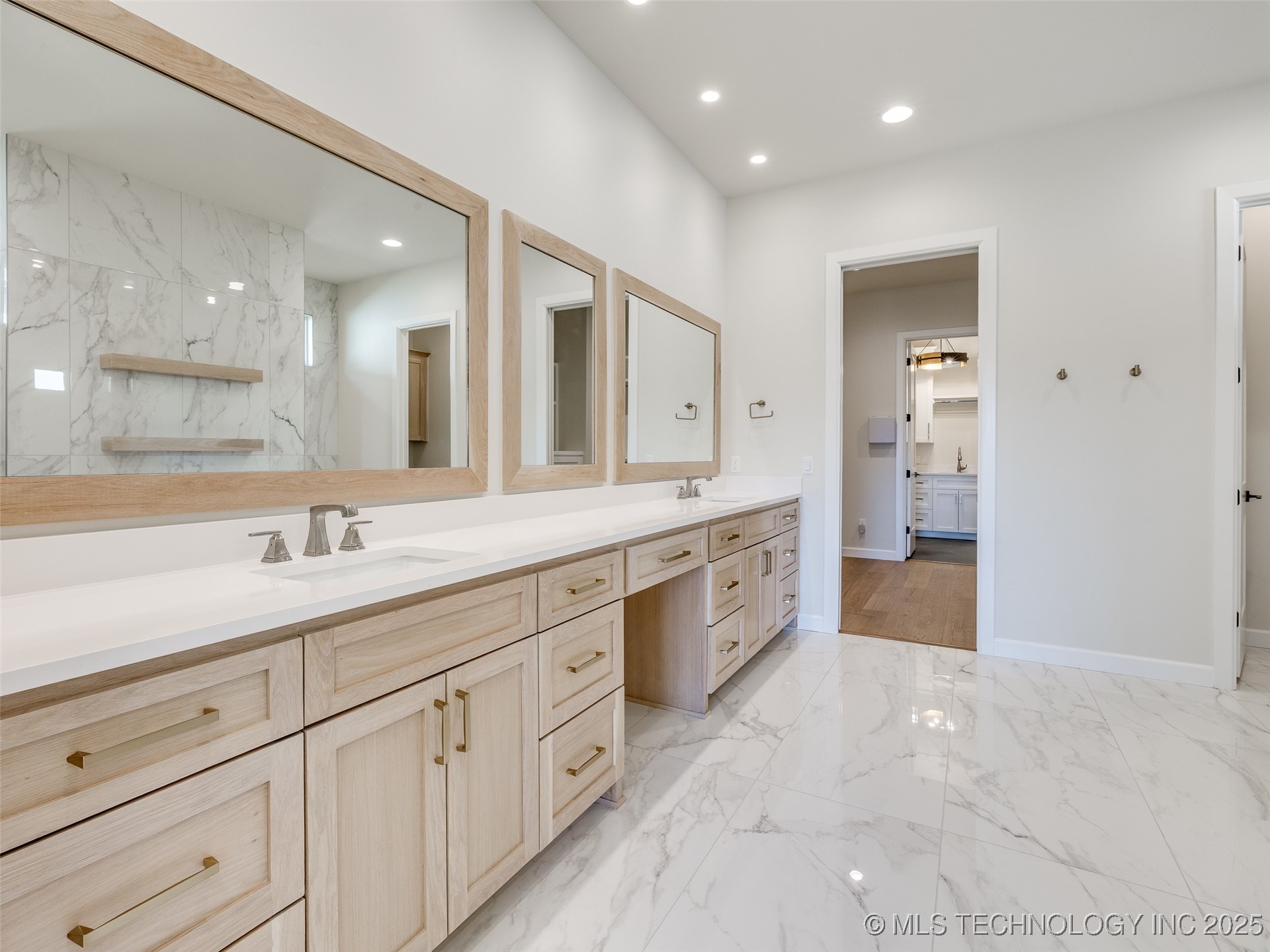 11909 S Vandalia Avenue Property Photo 43