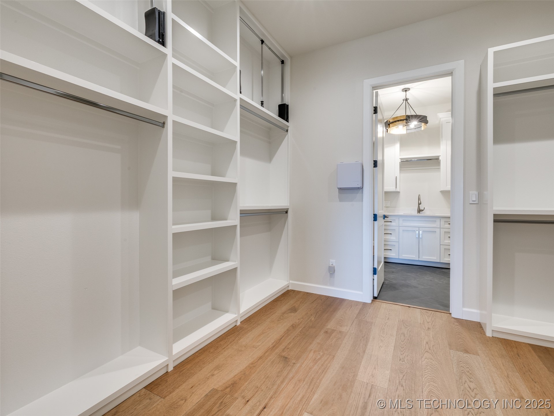 11909 S Vandalia Avenue Property Photo 49