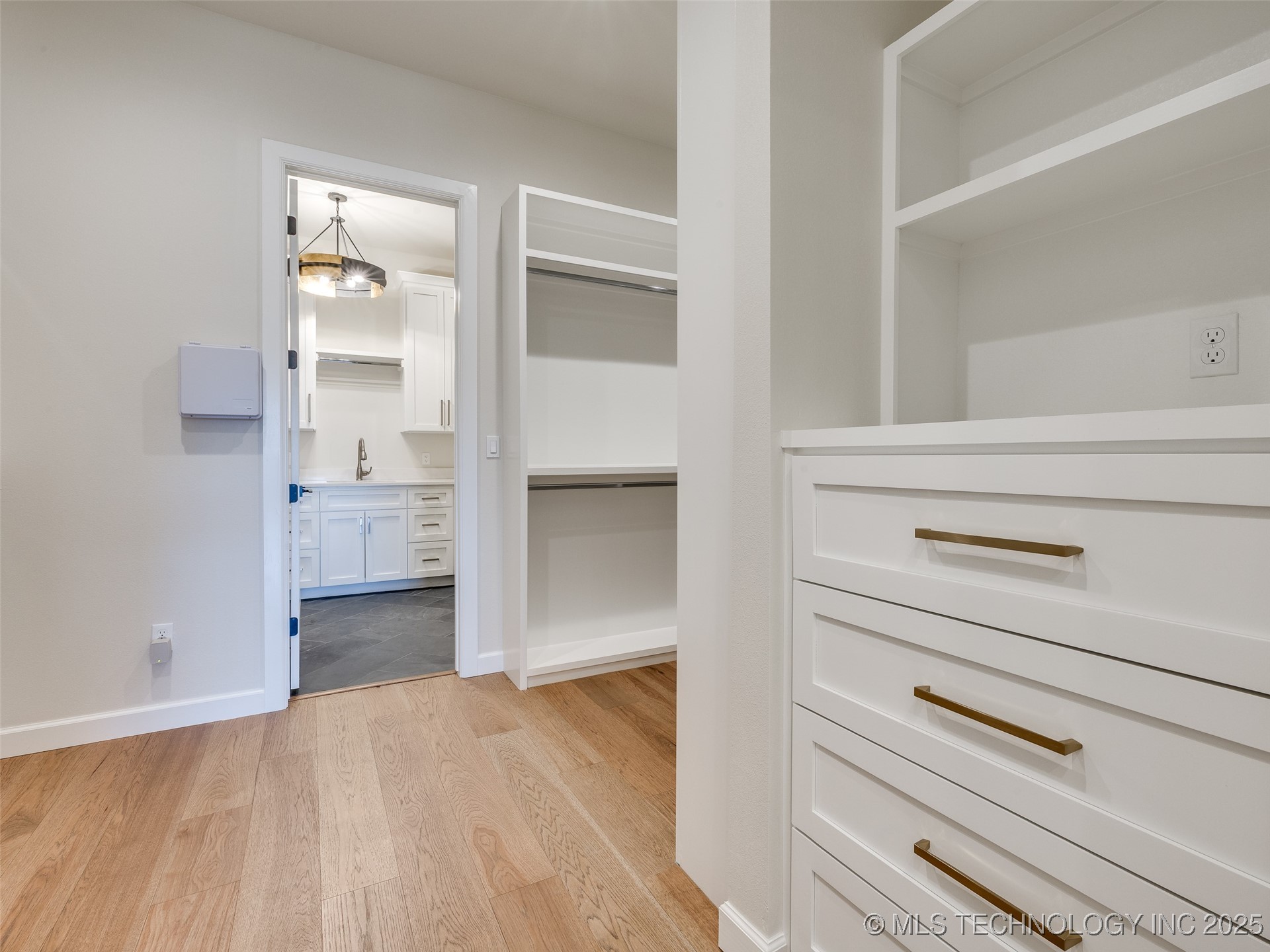 11909 S Vandalia Avenue Property Photo 50